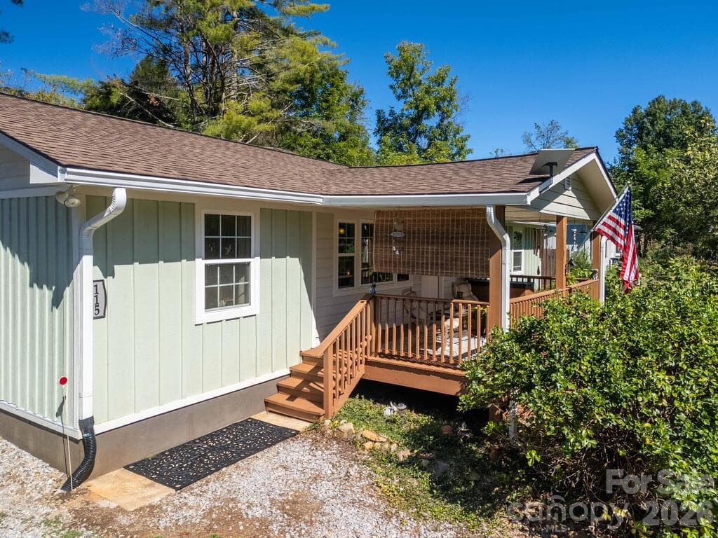 Single Family Residence at 115 Rolling Hills Drive, Franklin, photo 3 of 46