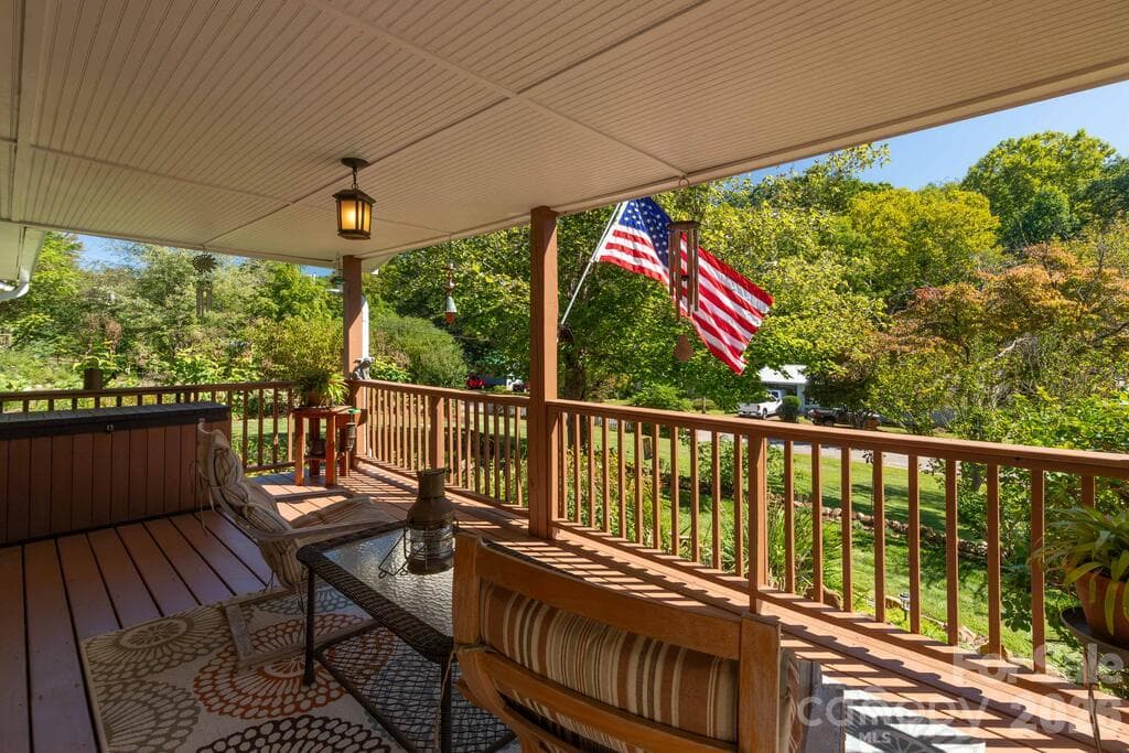Single Family Residence at 115 Rolling Hills Drive, Franklin, photo 4 of 46