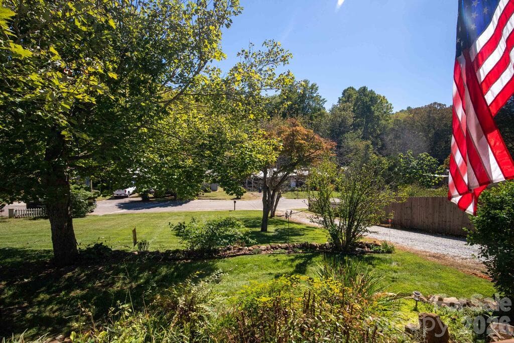 Single Family Residence at 115 Rolling Hills Drive, Franklin, photo 43 of 46