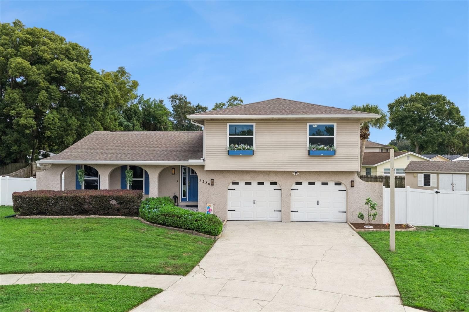 2228 KING CHARLES CT
