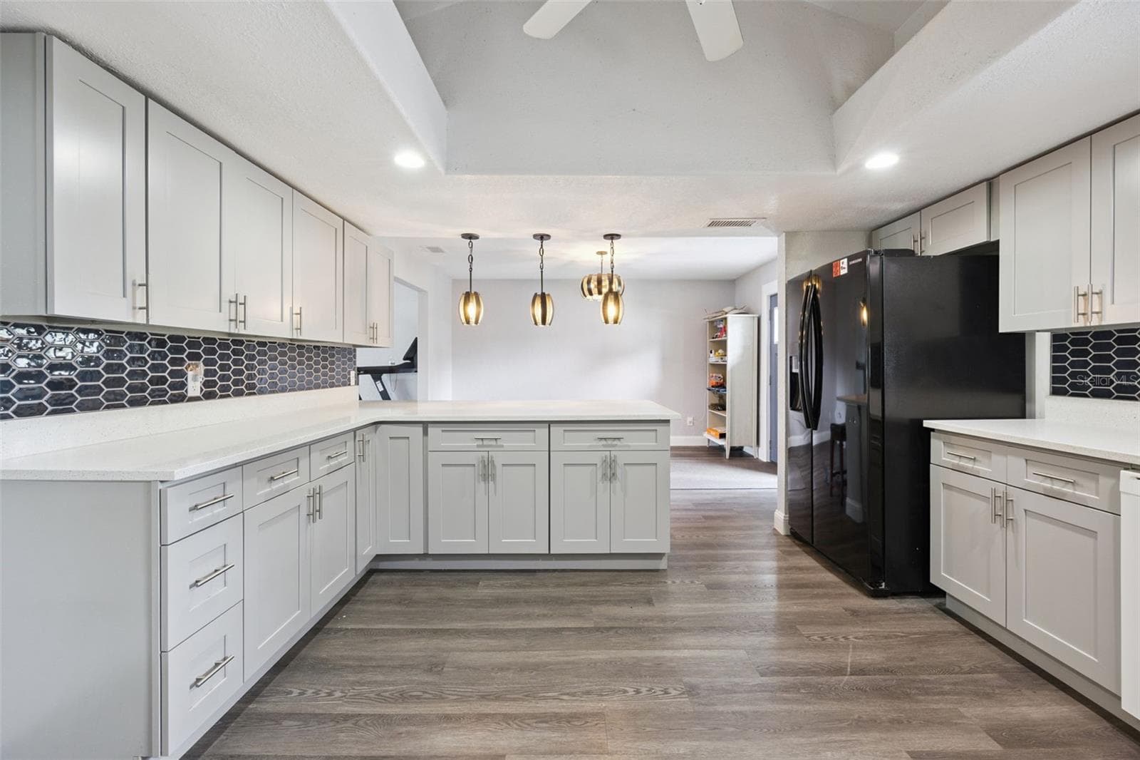 updated kitchen - 2228 KING CHARLES CT, WINTER PARK