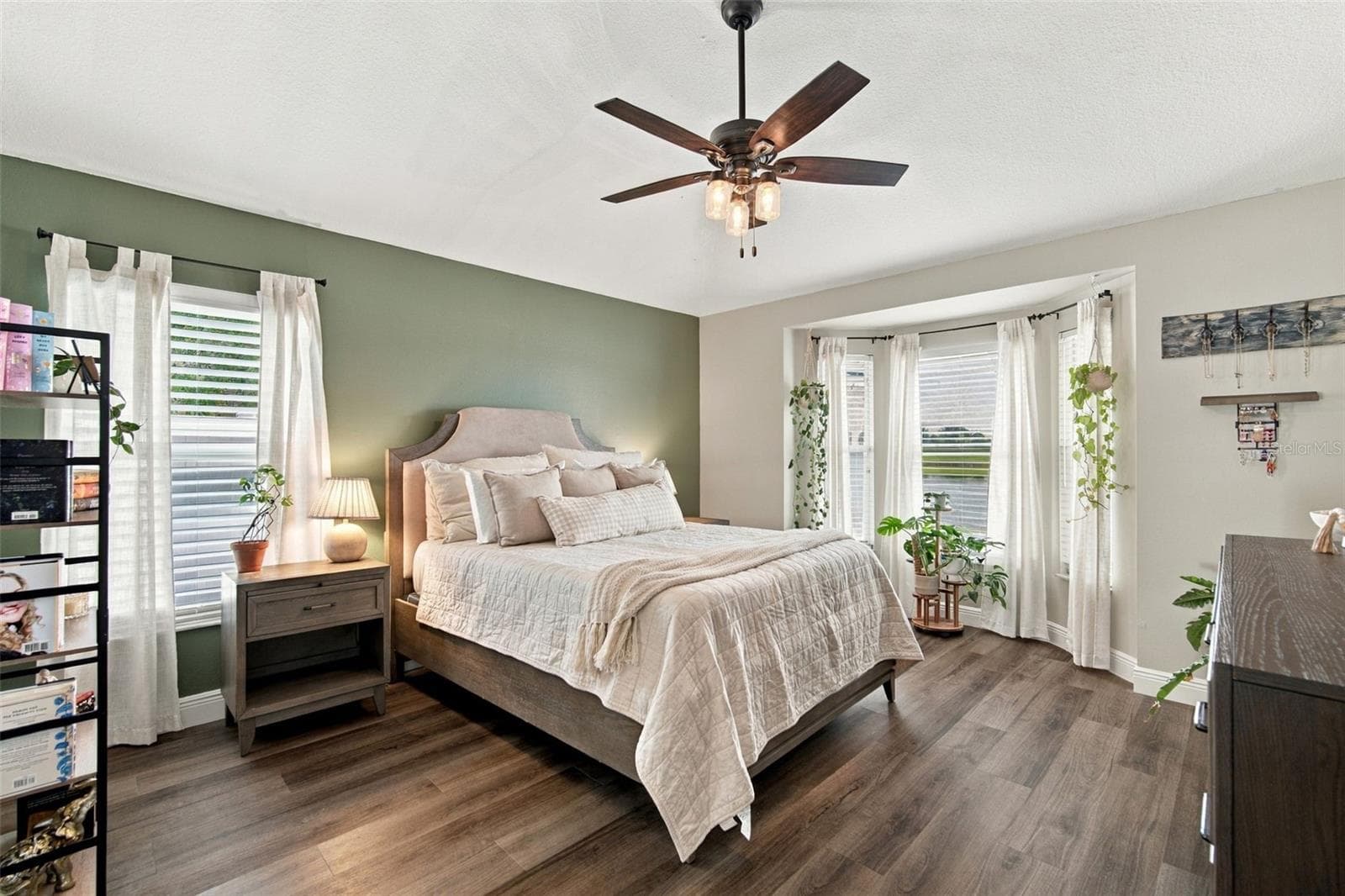 Single Family Residence at 8335 CANTERBURY LAKE BLVD, TAMPA, photo 4 of 70