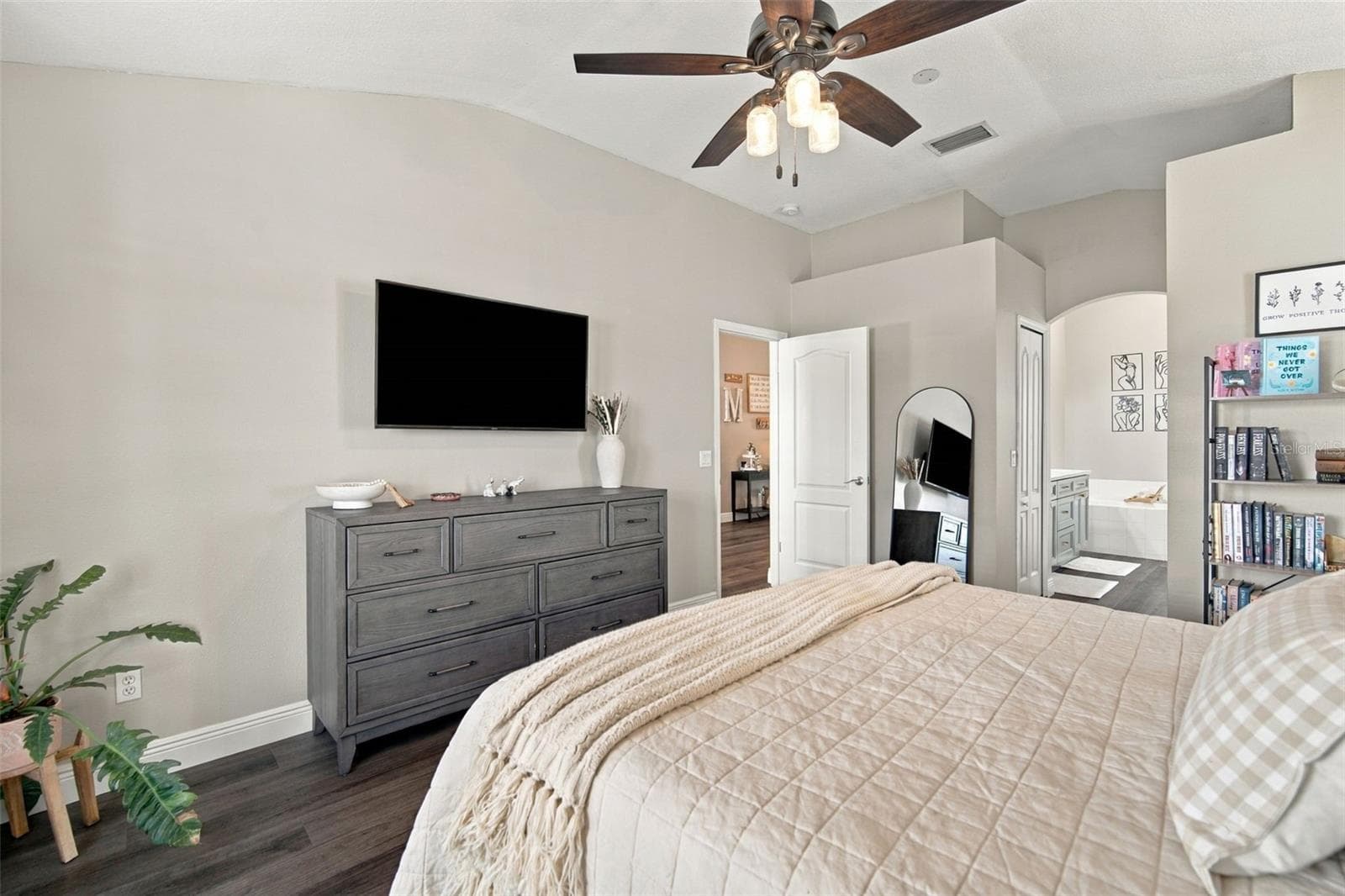 Single Family Residence at 8335 CANTERBURY LAKE BLVD, TAMPA, photo 13 of 70
