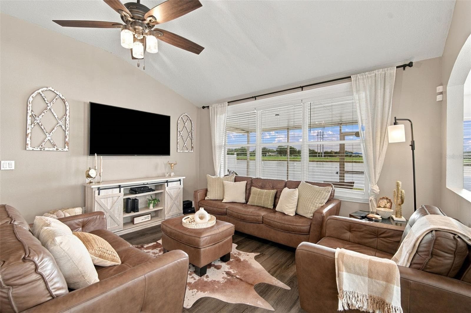 Single Family Residence at 8335 CANTERBURY LAKE BLVD, TAMPA, photo 38 of 70
