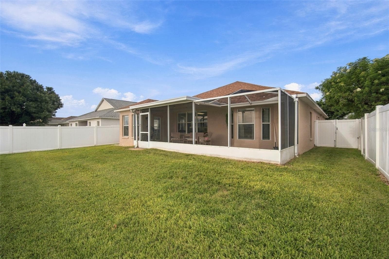 Single Family Residence at 8335 CANTERBURY LAKE BLVD, TAMPA, photo 52 of 70