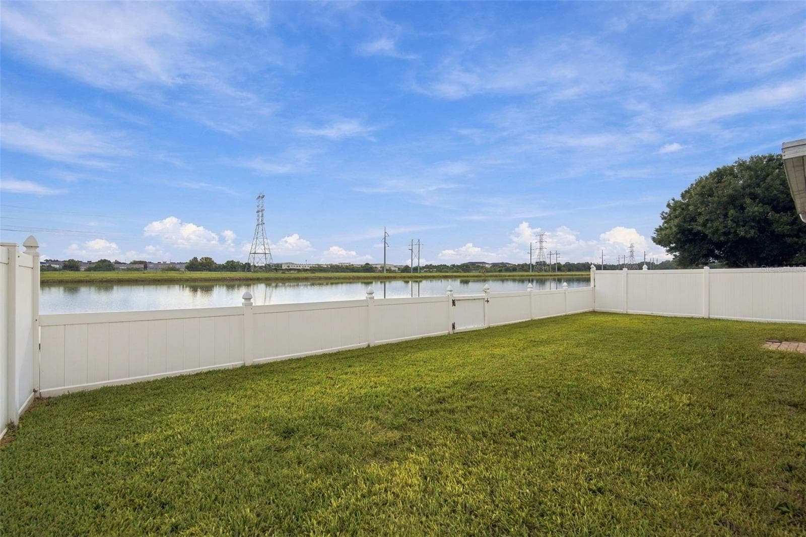 Single Family Residence at 8335 CANTERBURY LAKE BLVD, TAMPA, photo 54 of 70