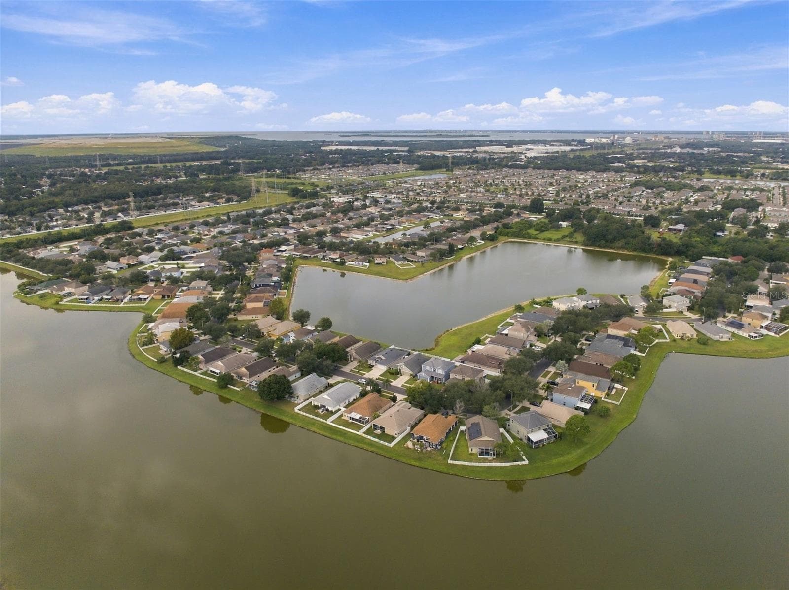 Single Family Residence at 8335 CANTERBURY LAKE BLVD, TAMPA, photo 64 of 70
