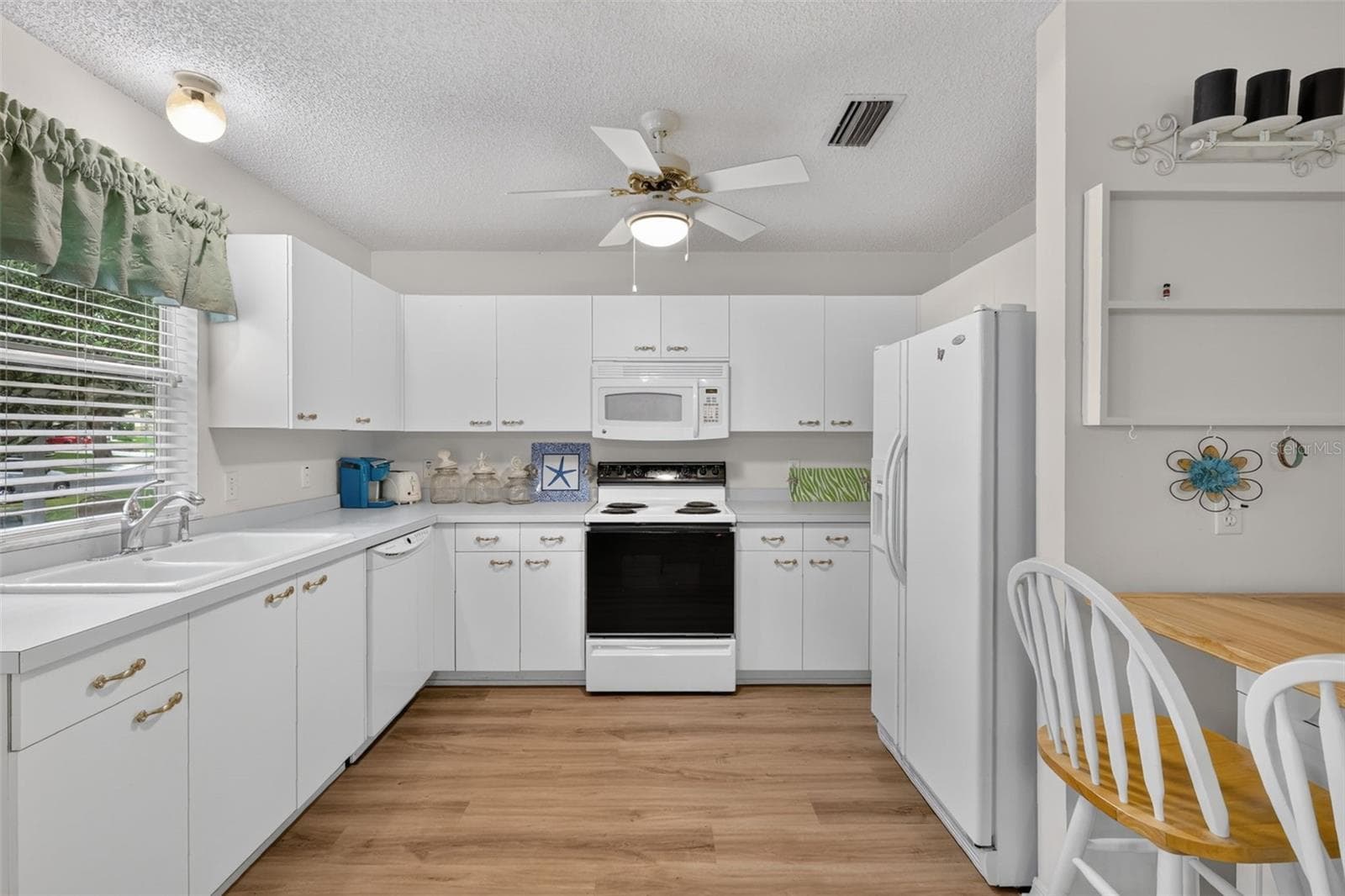 Single Family Residence at 1436 W SCHWARTZ BLVD, LADY LAKE, photo 5 of 24