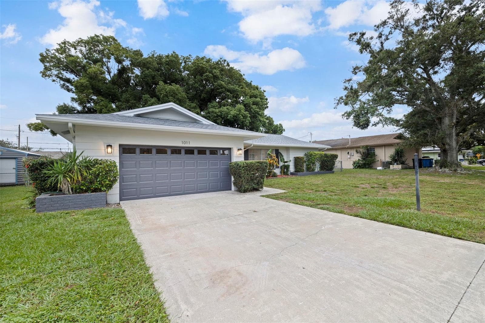 Single Family Residence at 1011 MACRAE AVE, CLEARWATER, photo 3 of 35