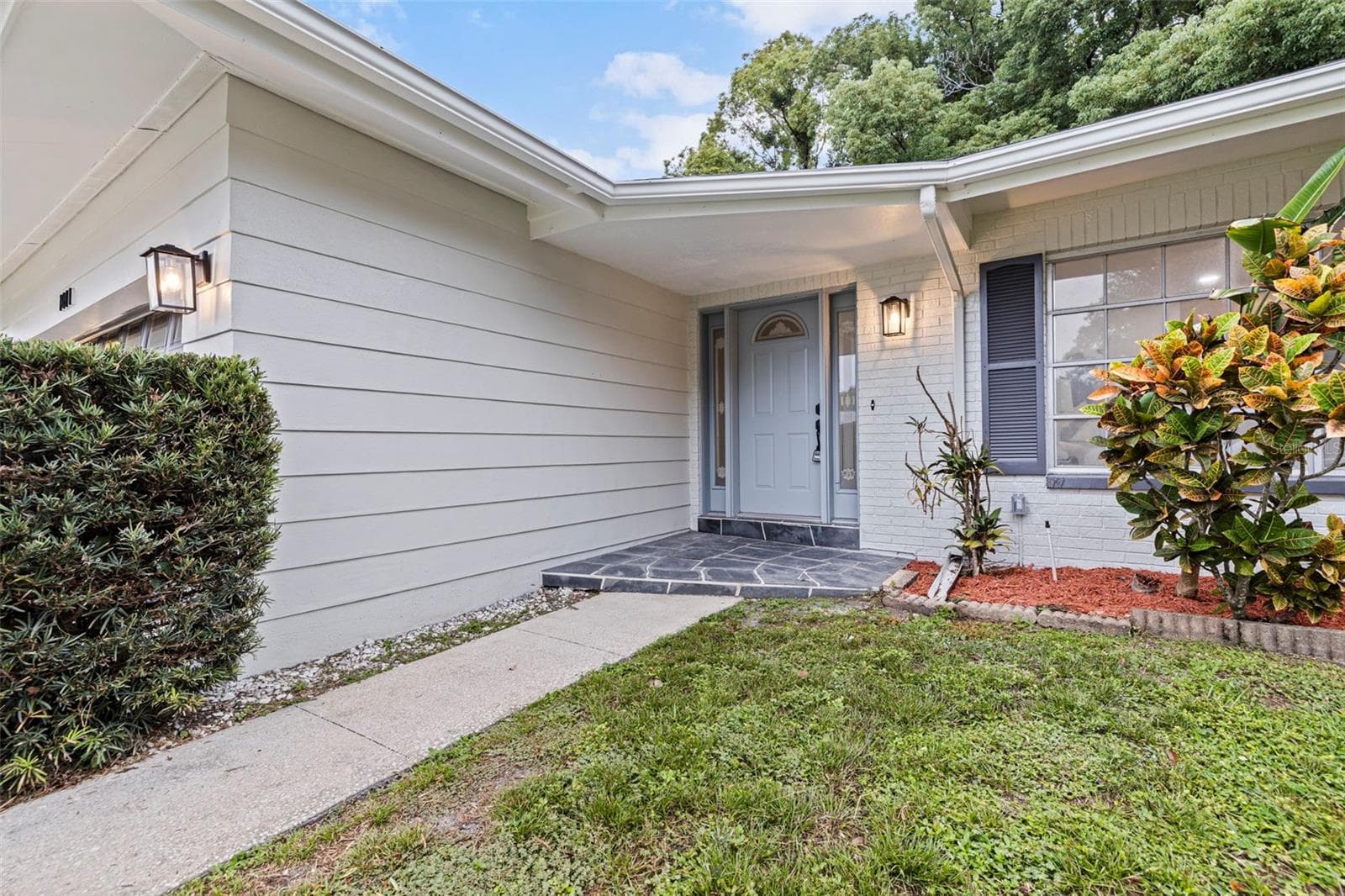 Single Family Residence at 1011 MACRAE AVE, CLEARWATER, photo 4 of 35
