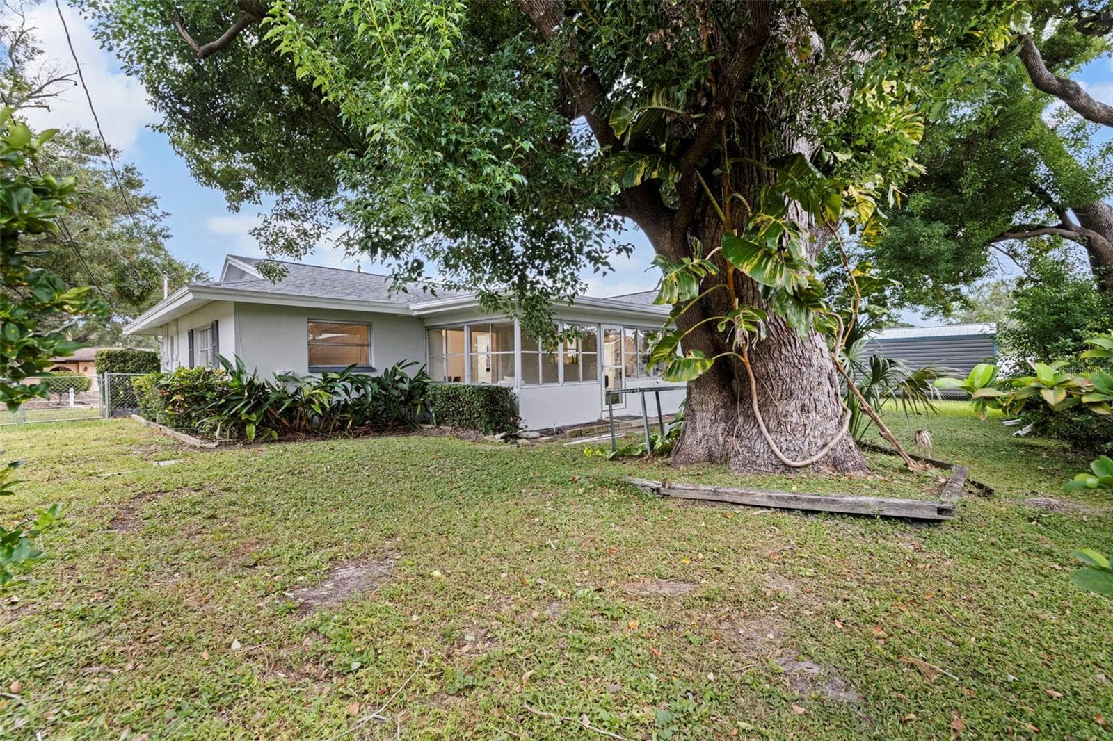 Single Family Residence at 1011 MACRAE AVE, CLEARWATER, photo 33 of 35