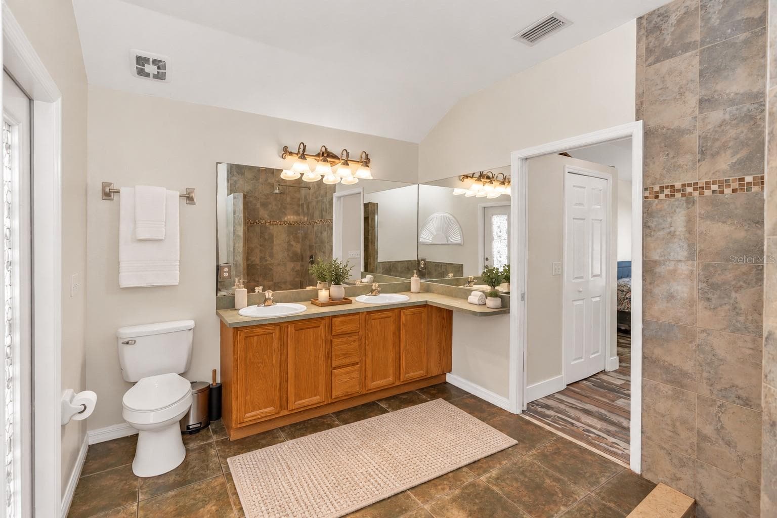 Single Family Residence at 1005 WHISPRING CREEK WAY, OSTEEN, photo 12 of 38
