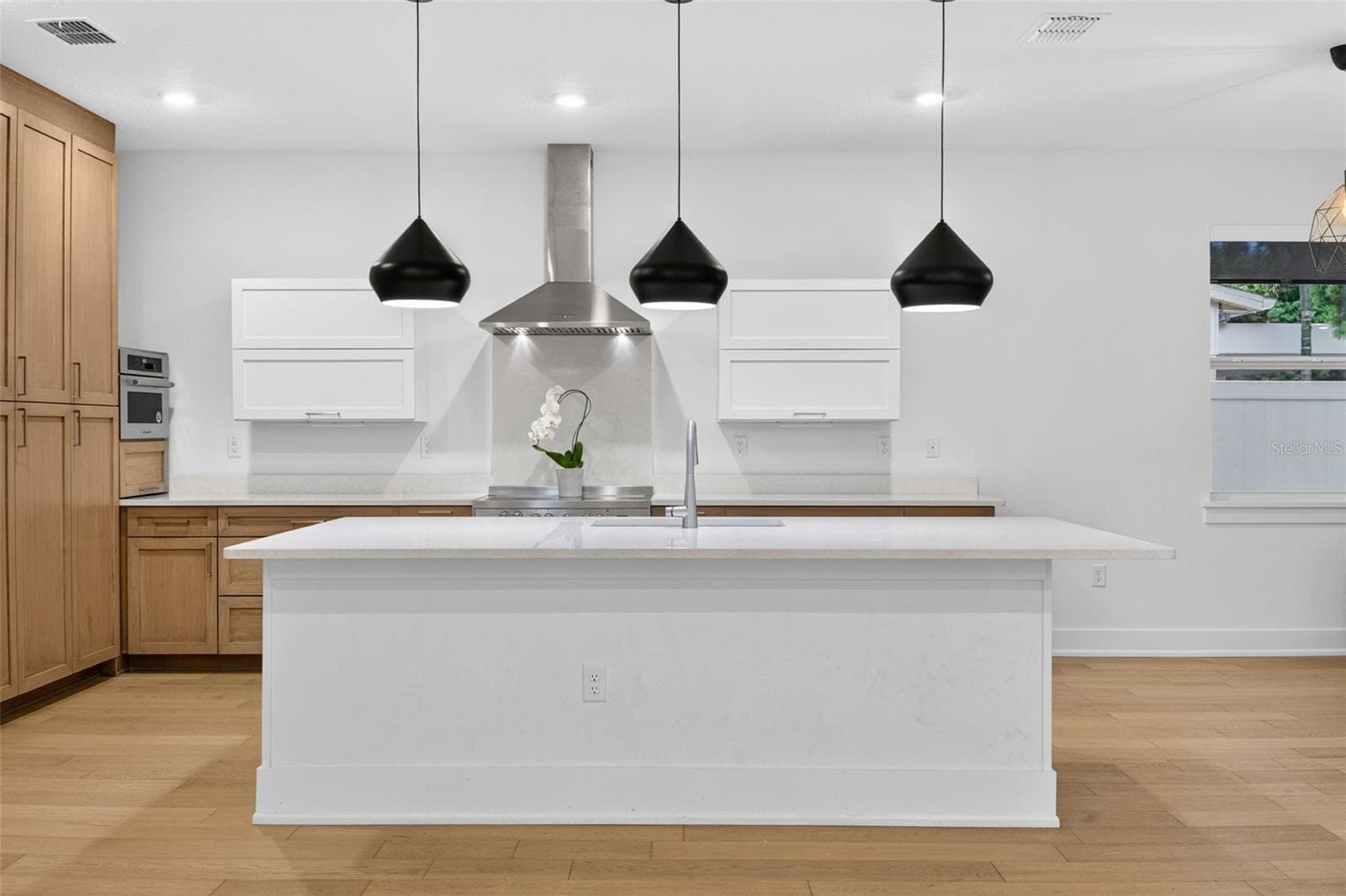 Large Quartz Island Room for Barstools and Prepping Food - 5818 1/2 S 6TH ST, TAMPA