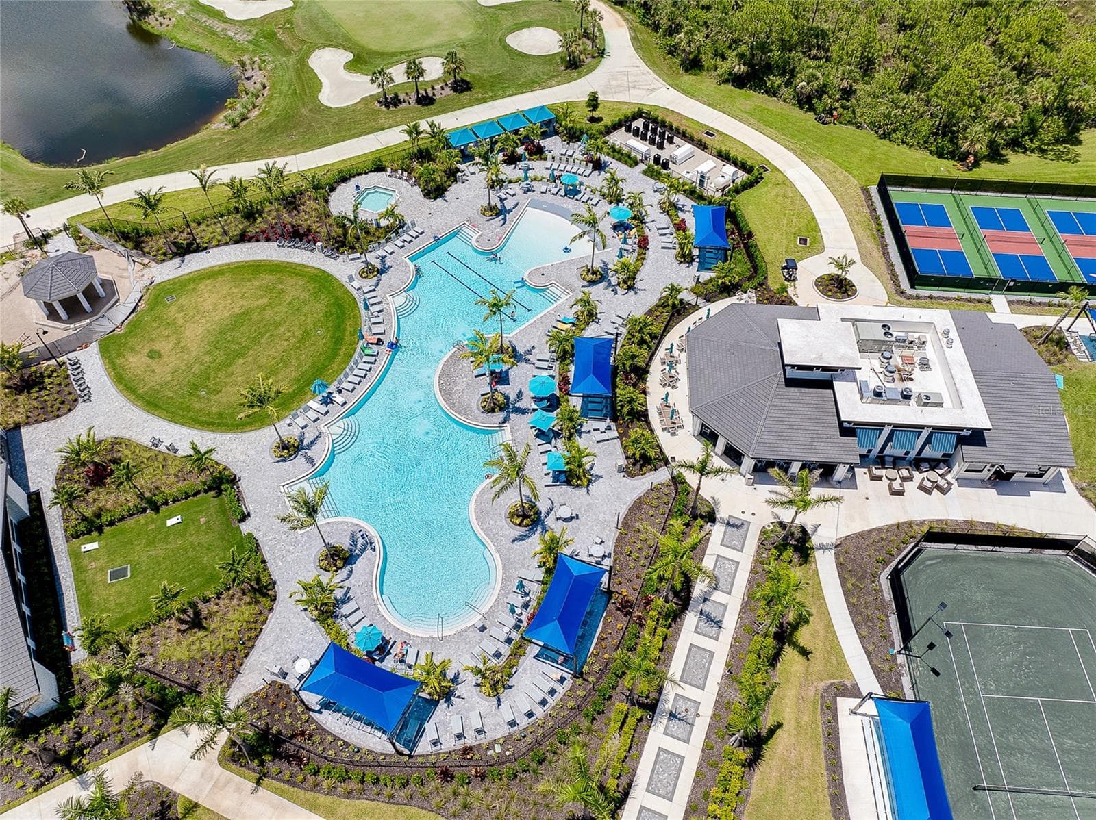 Resort style pool, tiki bar, tennis and pickle ball courts. - 12390 WELLEN GOLF ST #101, VENICE