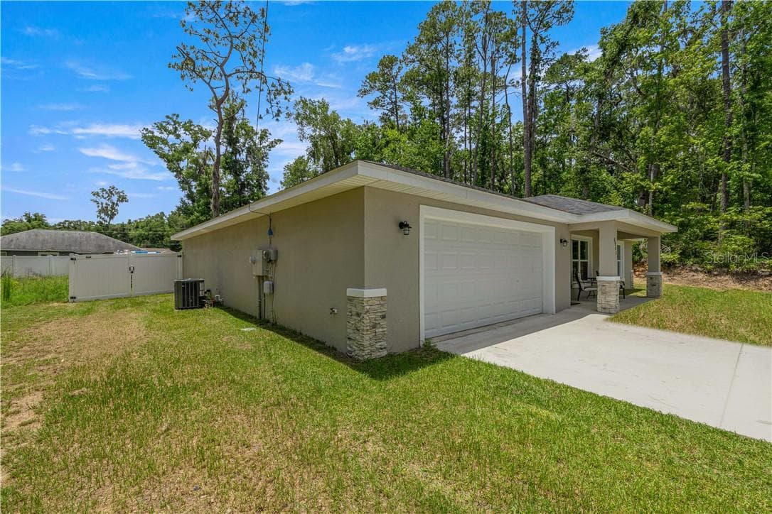 Side View of Home - 6962 SE 124th ST, BELLEVIEW FL 34420