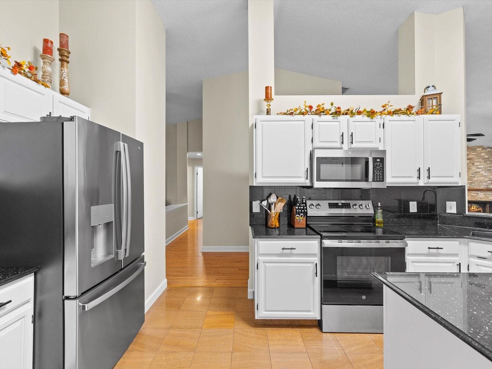 Single Family Residence at 5416 WINDBRUSH DR, TAMPA, photo 10 of 63