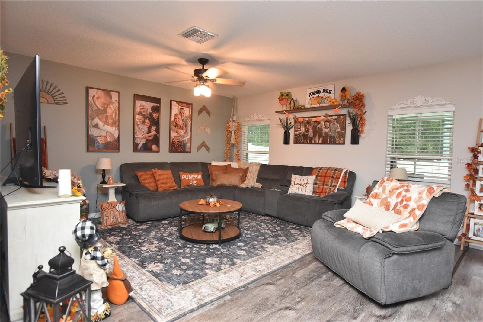 Living Room - 5685 ARLINGTON RIVER DR, LAKELAND