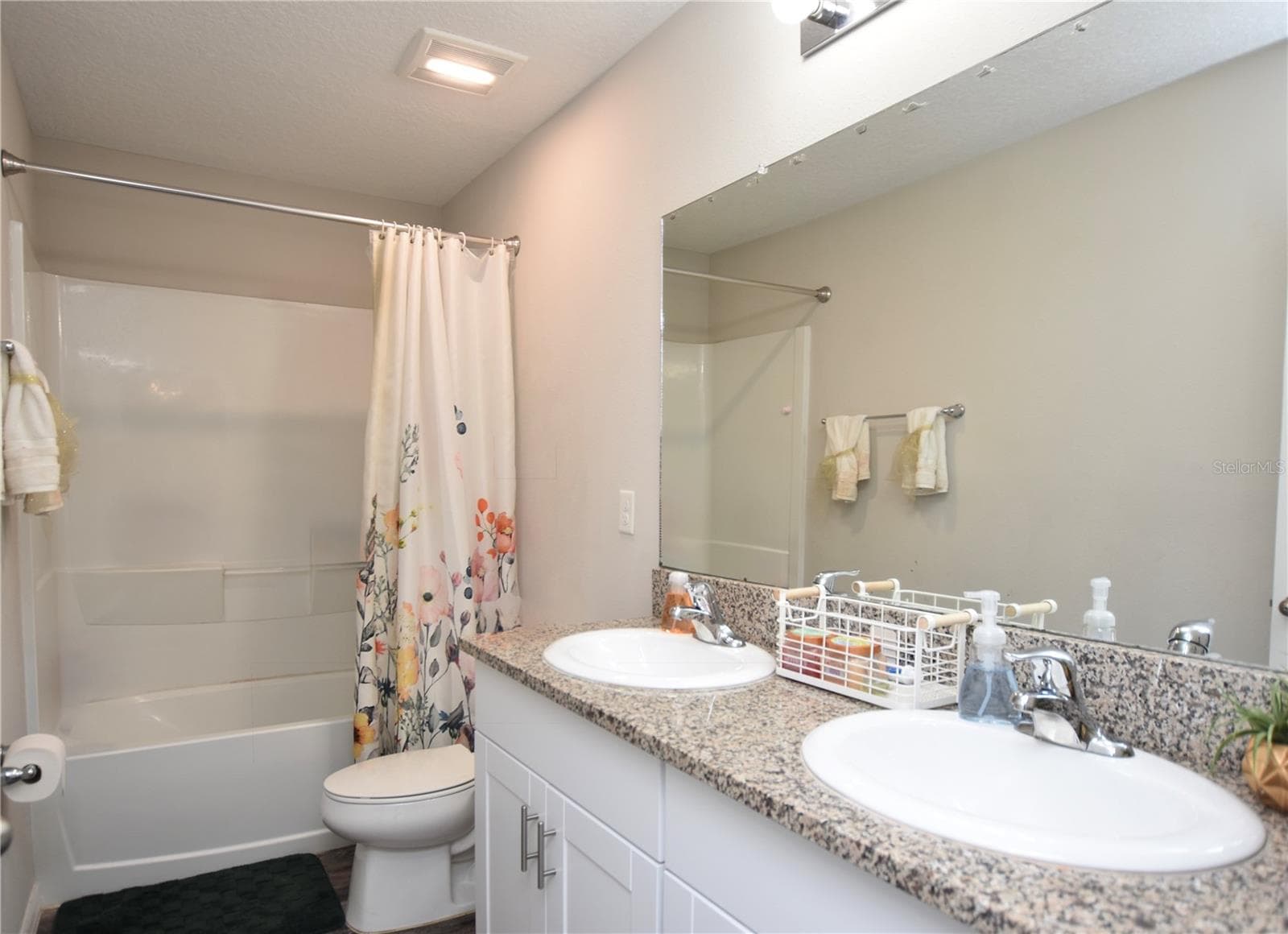 Full Bathroom 2 - Second Floor - 5685 ARLINGTON RIVER DR, LAKELAND