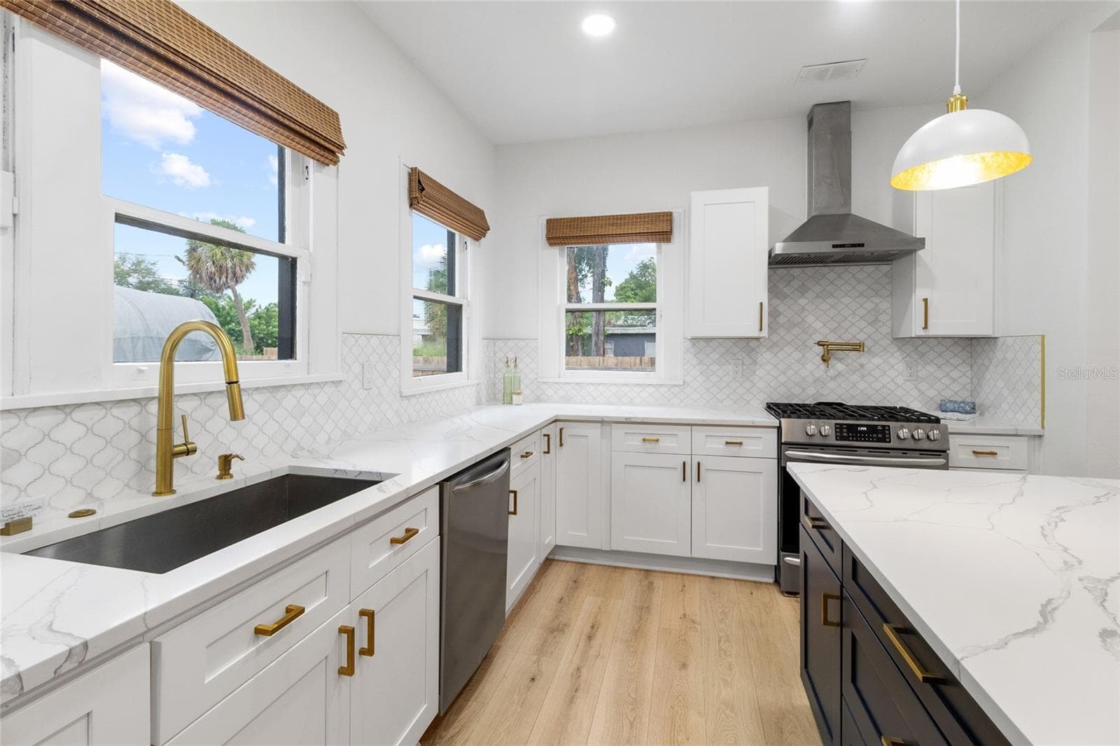 Gas stove with pot filler! - 2243 HIGHLAND ST S, ST PETERSBURG