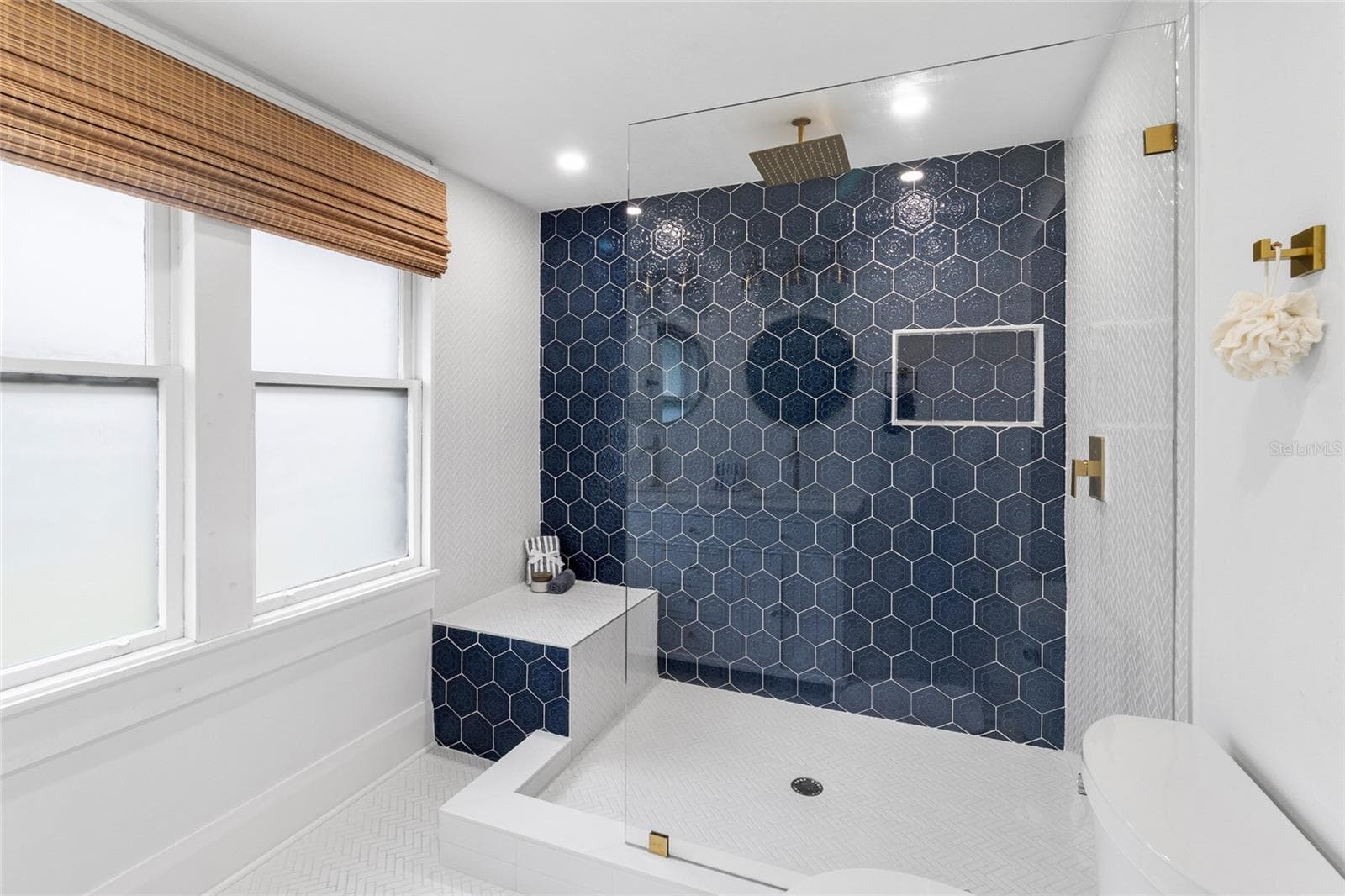 Tres chic primary bath! - 2243 HIGHLAND ST S, ST PETERSBURG