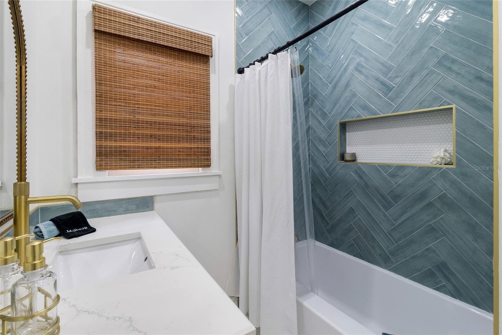 Luzurious guest bath! - 2243 HIGHLAND ST S, ST PETERSBURG