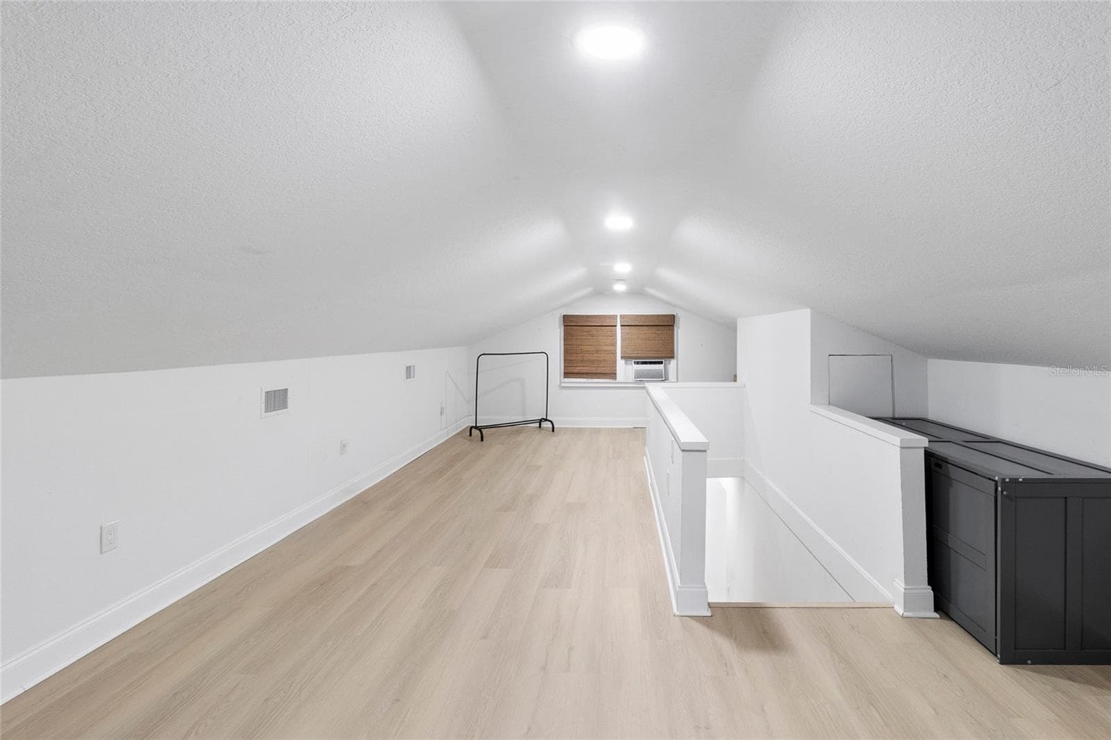 Room to create!! - 2243 HIGHLAND ST S, ST PETERSBURG