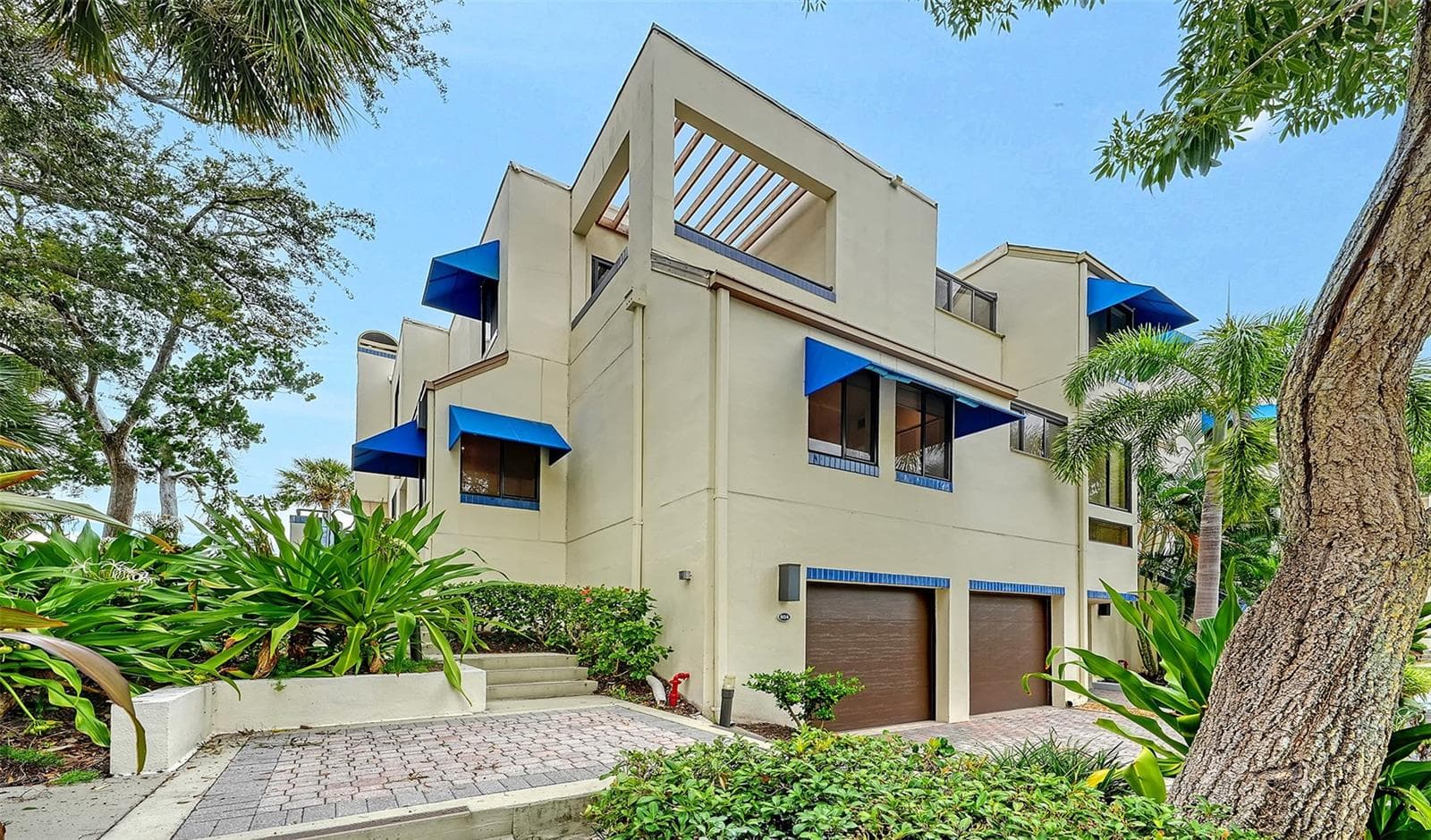 THIS END UNIT HAS IT'S OWN BOAT DOCK W/ VIEWS FOREVER ! - 1916 HARBOURSIDE DR #804, LONGBOAT KEY