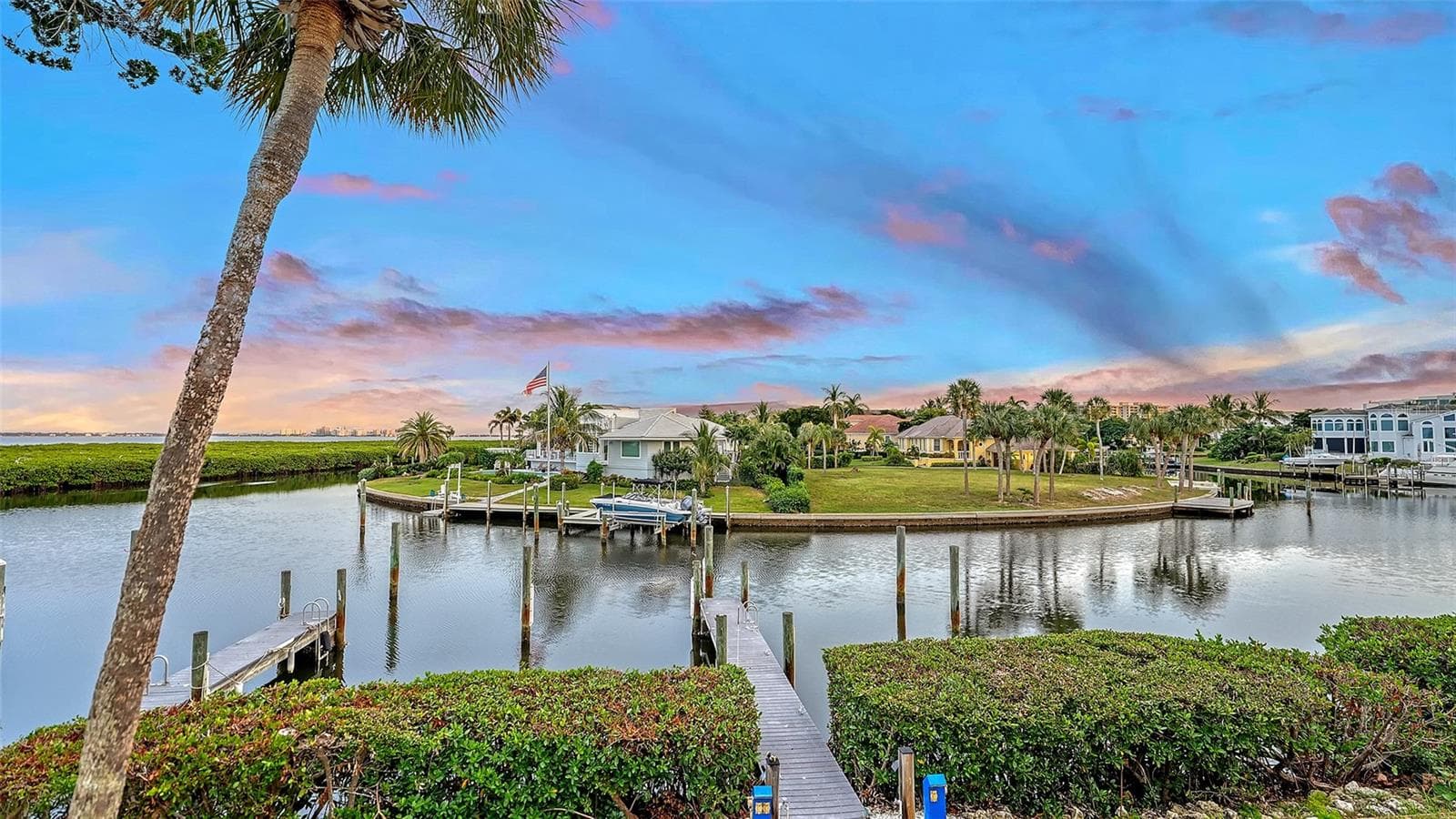 ENJOY THESE SUNSETS & RELAXING EVERY EVENING, GREAT WATER ACCESS - 1916 HARBOURSIDE DR #804, LONGBOAT KEY