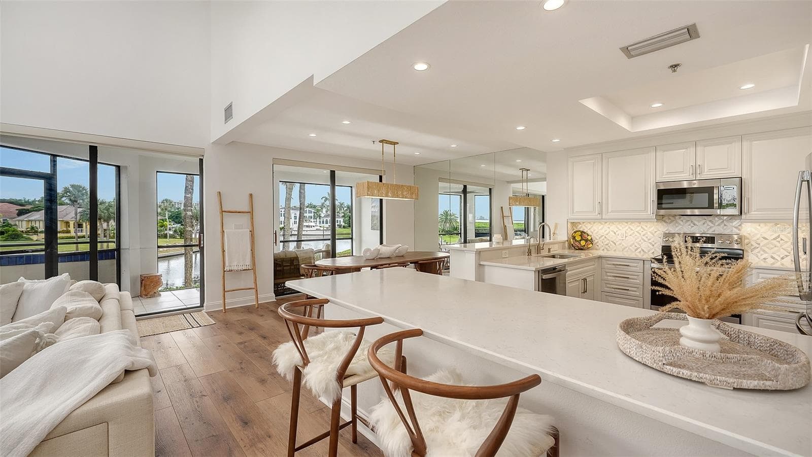 THE KITCHEN ISLAND IS A FUN ENTERTAINING AREA - 1916 HARBOURSIDE DR #804, LONGBOAT KEY