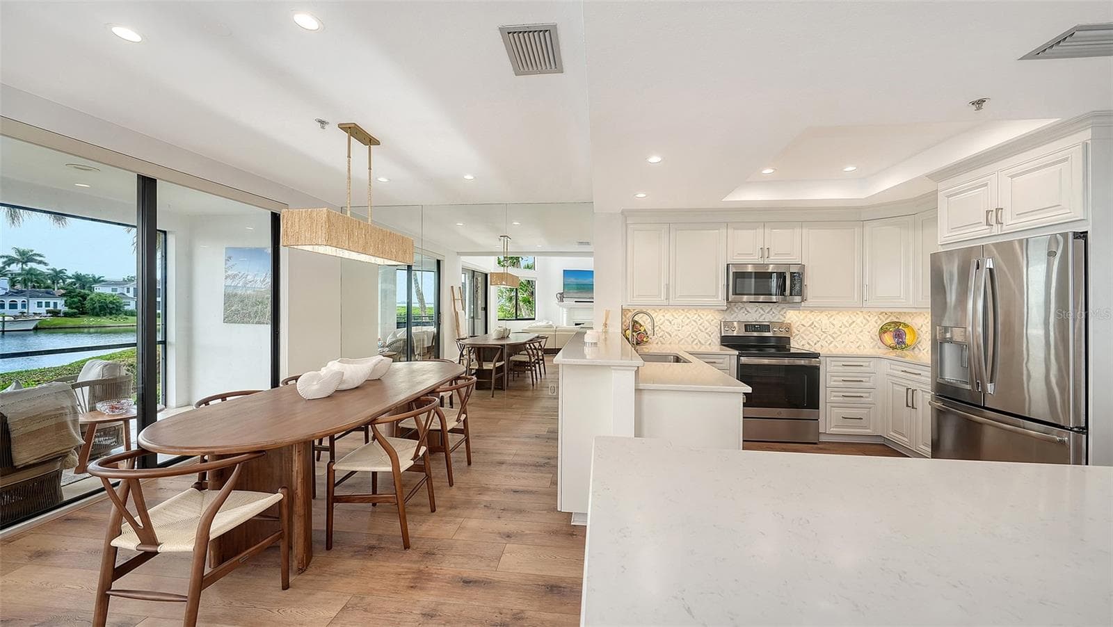THE SERVING ISLAND HAS GREAT CABINETRY STORAGE - 1916 HARBOURSIDE DR #804, LONGBOAT KEY