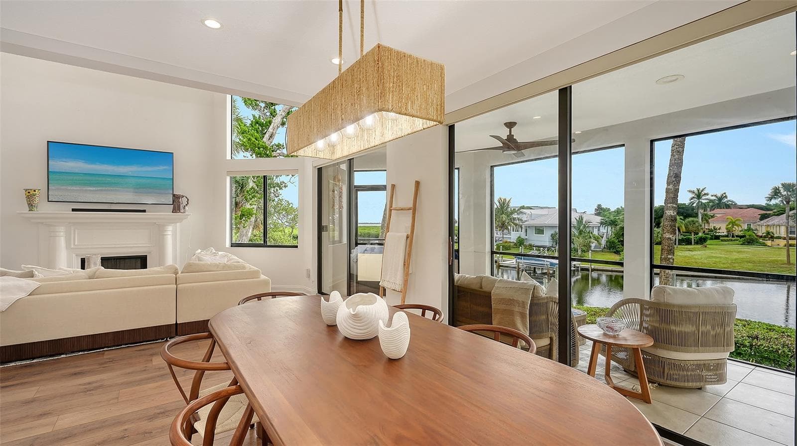 RELAX IN YOUR SPACIOUS DINING ROOM THAT HAS WATERVIEWS ALL DAY ... - 1916 HARBOURSIDE DR #804, LONGBOAT KEY