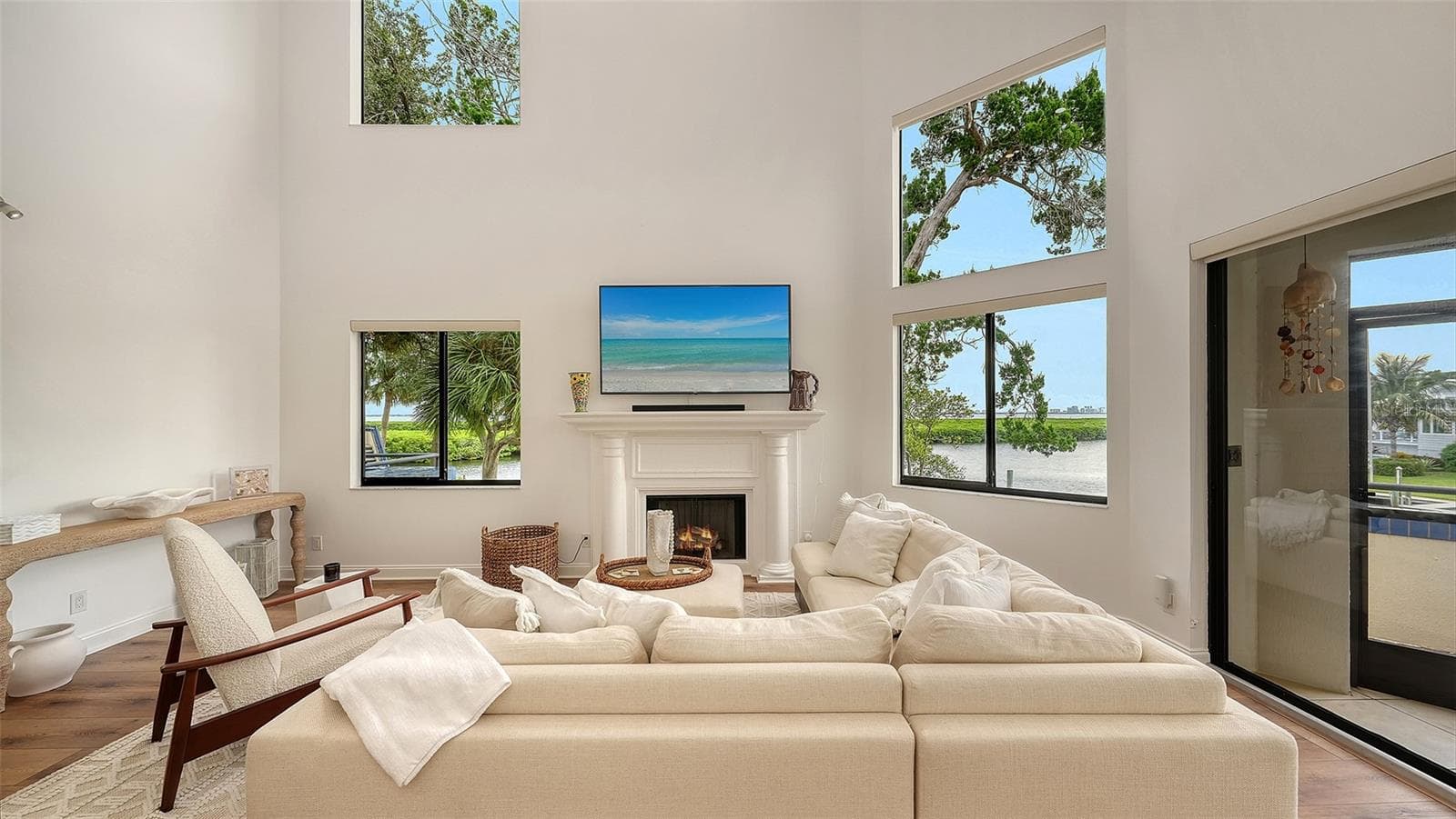 BEAUTIFULLY DECORATED FOR THAT LUCKY BUYER ! - 1916 HARBOURSIDE DR #804, LONGBOAT KEY