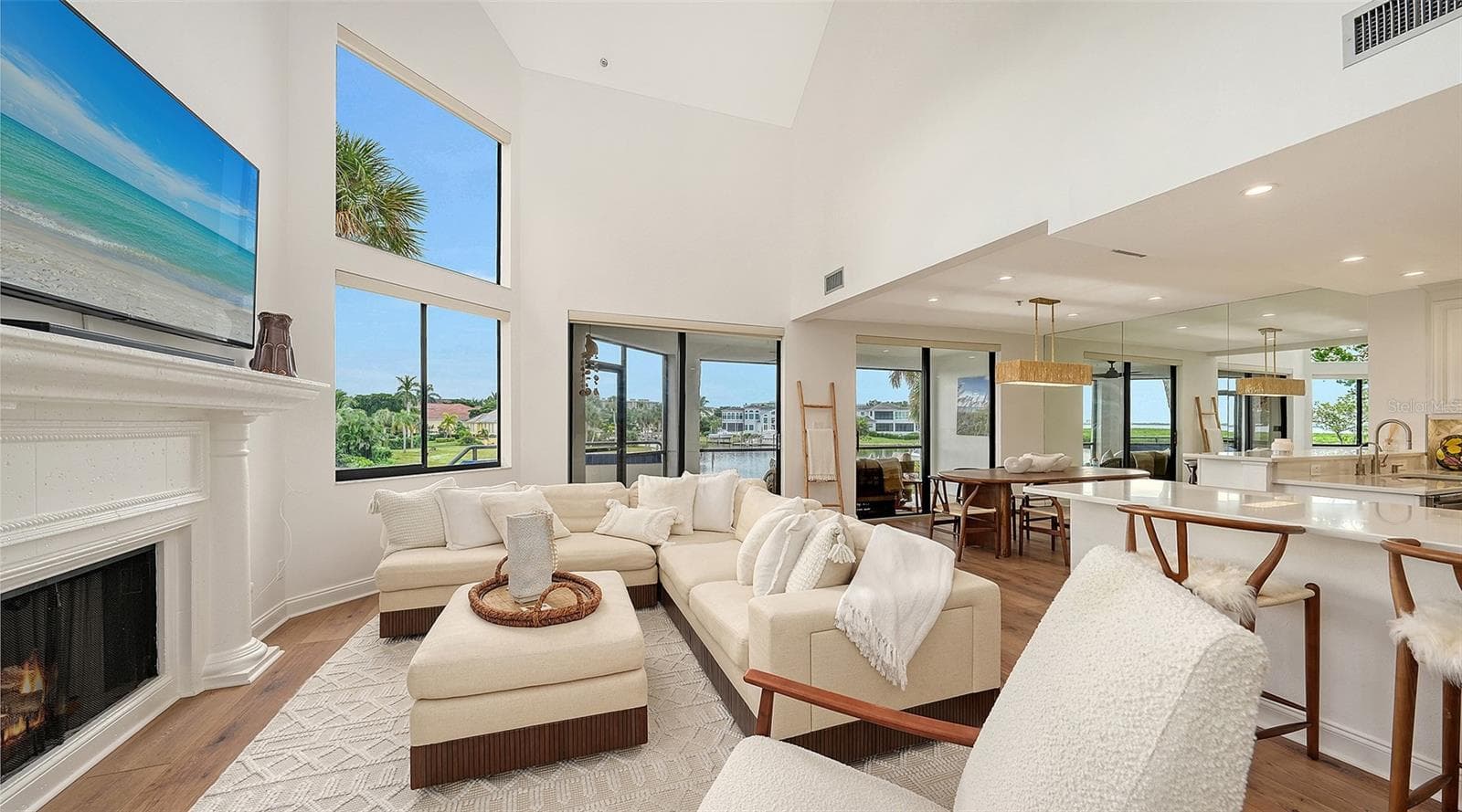 THE LIGHT & NEUTRAL PALETTE IS SO SOOTHING.. - 1916 HARBOURSIDE DR #804, LONGBOAT KEY