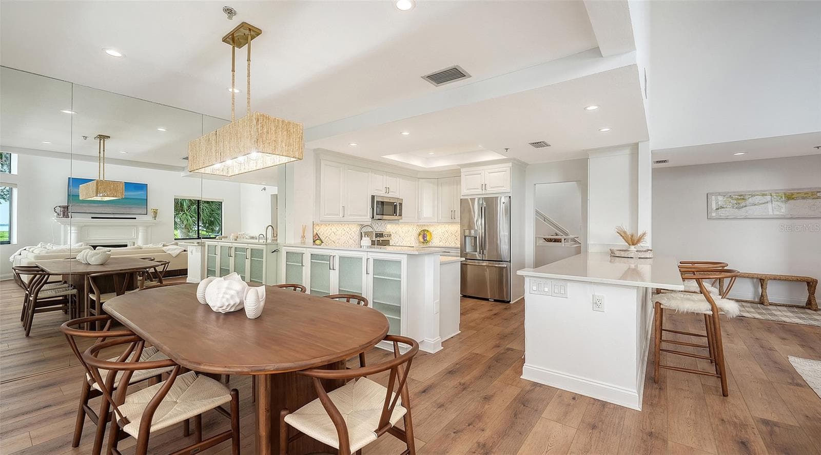 WHAT A FUN SPACE FOR PARTIES & FAMILY GATHERINGS - 1916 HARBOURSIDE DR #804, LONGBOAT KEY