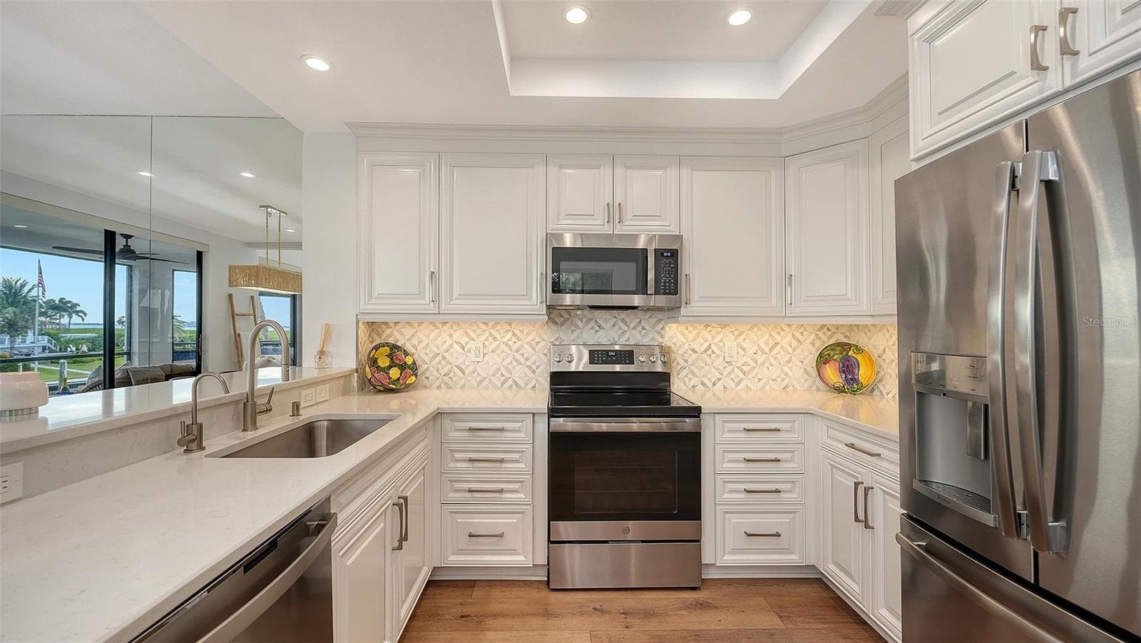 A GREAT OPEN KITCHEN - 1916 HARBOURSIDE DR #804, LONGBOAT KEY