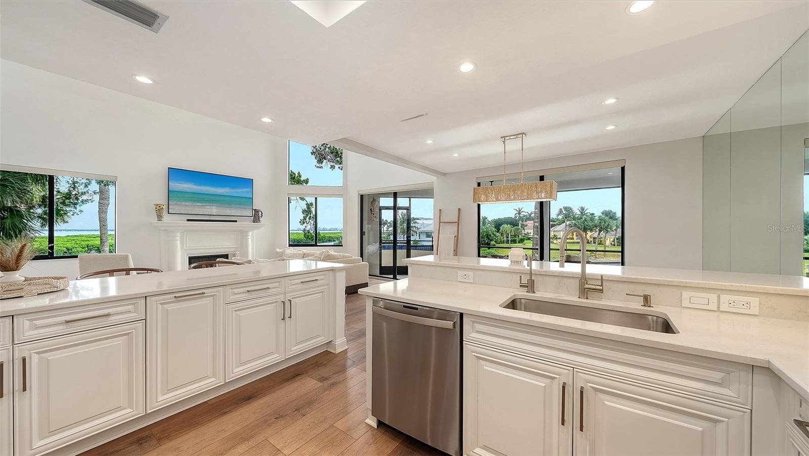 CREAMY QUARTZ WITH SOFT NEUTRAL  HARDWOOD FLOORS - 1916 HARBOURSIDE DR #804, LONGBOAT KEY