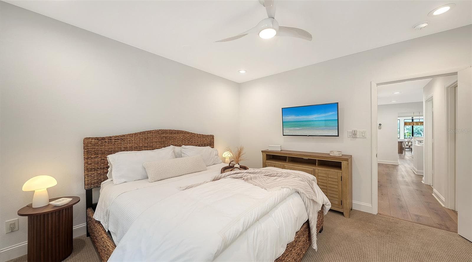 THE FIRST FLOOR PRIMARY OR A GREAT IN-LAW SUITE - 1916 HARBOURSIDE DR #804, LONGBOAT KEY