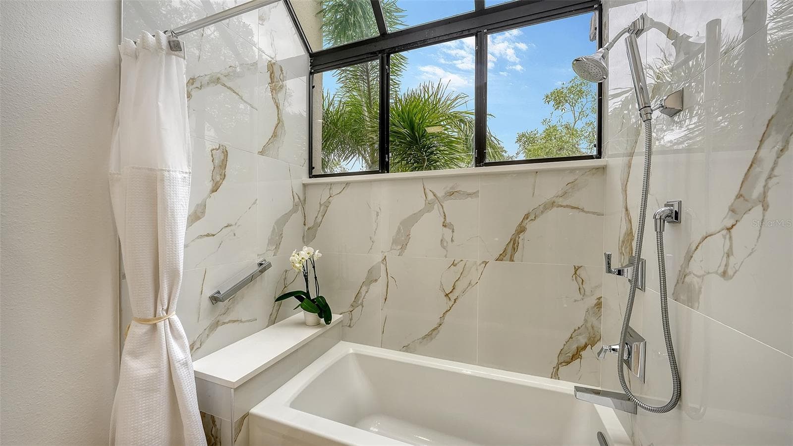 LOVELY PORCELAIN TUB, SHOWER WITH CLERESTORY WINDOWS - 1916 HARBOURSIDE DR #804, LONGBOAT KEY