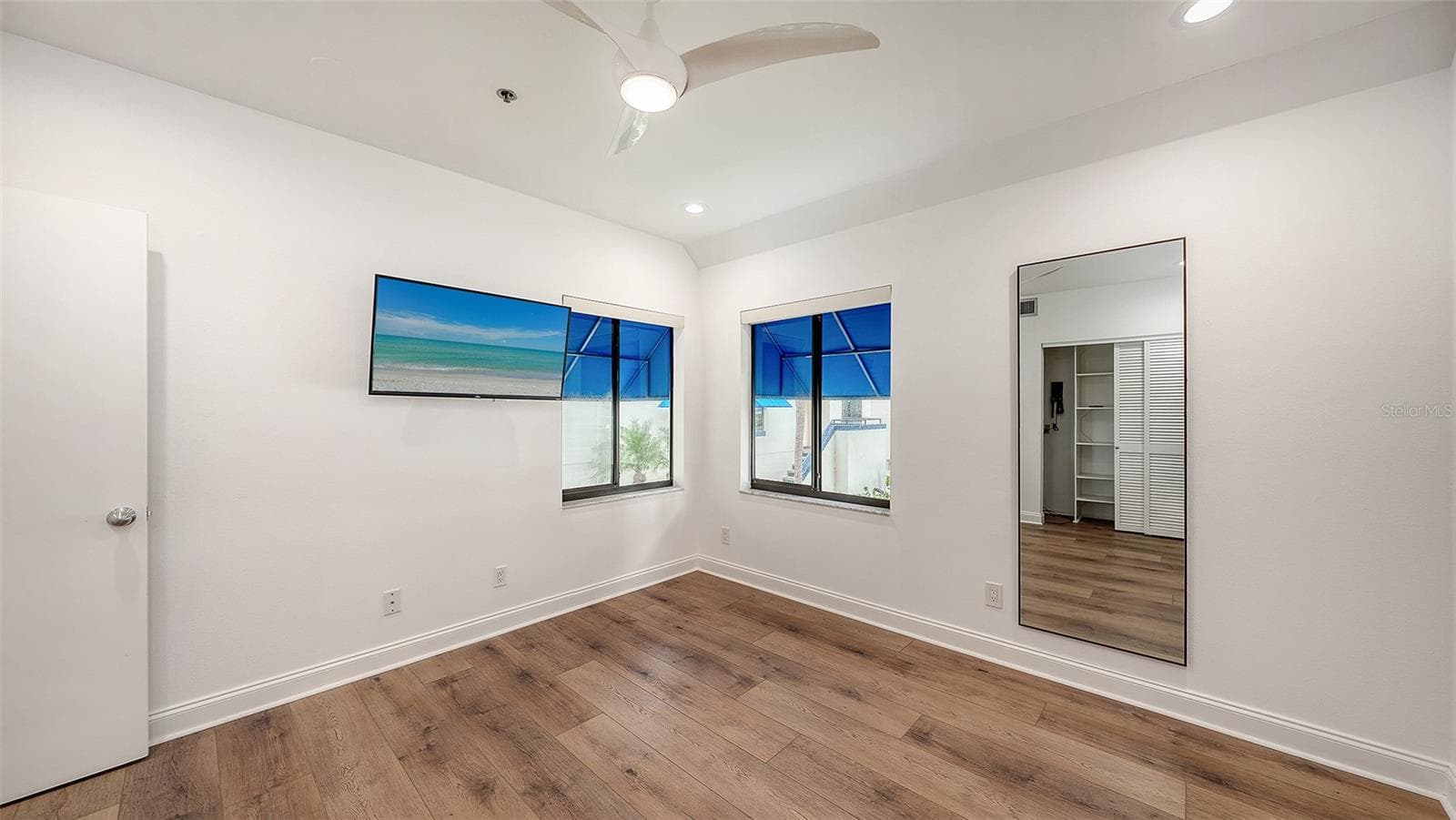 LARGE 1ST FLOOR GUEST SUITE OR AN OFFICE/STUDIO - 1916 HARBOURSIDE DR #804, LONGBOAT KEY