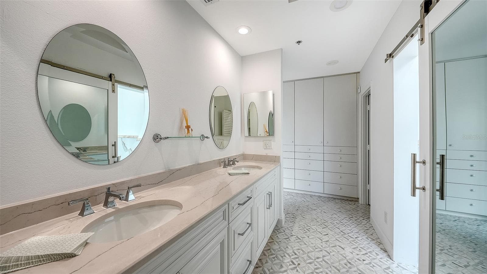 DUAL VANITIES & A SEPARATE LINEN CLOSET - 1916 HARBOURSIDE DR #804, LONGBOAT KEY