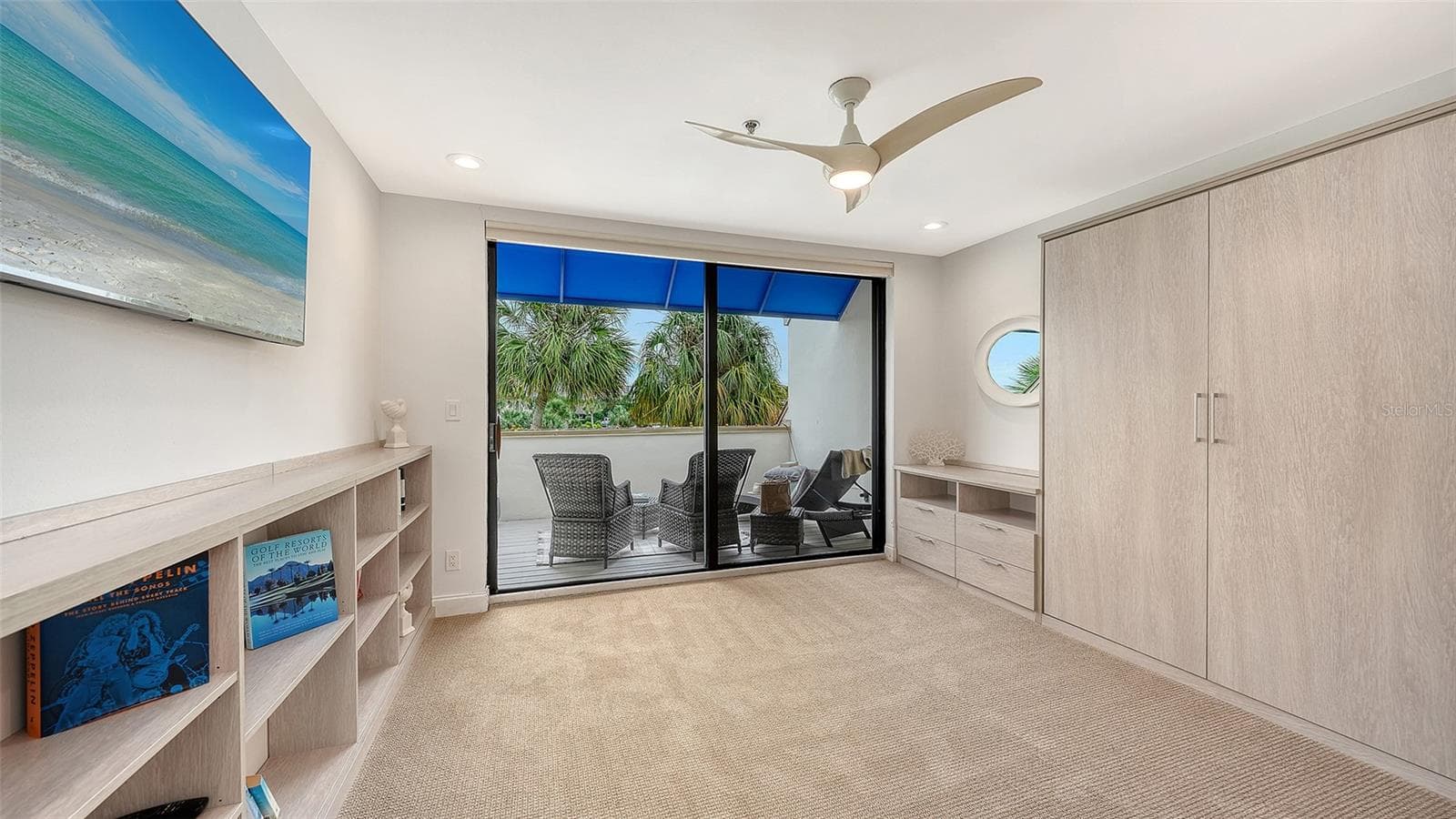 IF YOU HAVE TO WORK .... THIS IS NOT SO SHABBY - 1916 HARBOURSIDE DR #804, LONGBOAT KEY