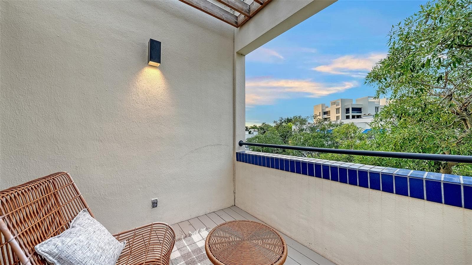 THE UPSTAIRS SUNSET TERRACE - 1916 HARBOURSIDE DR #804, LONGBOAT KEY