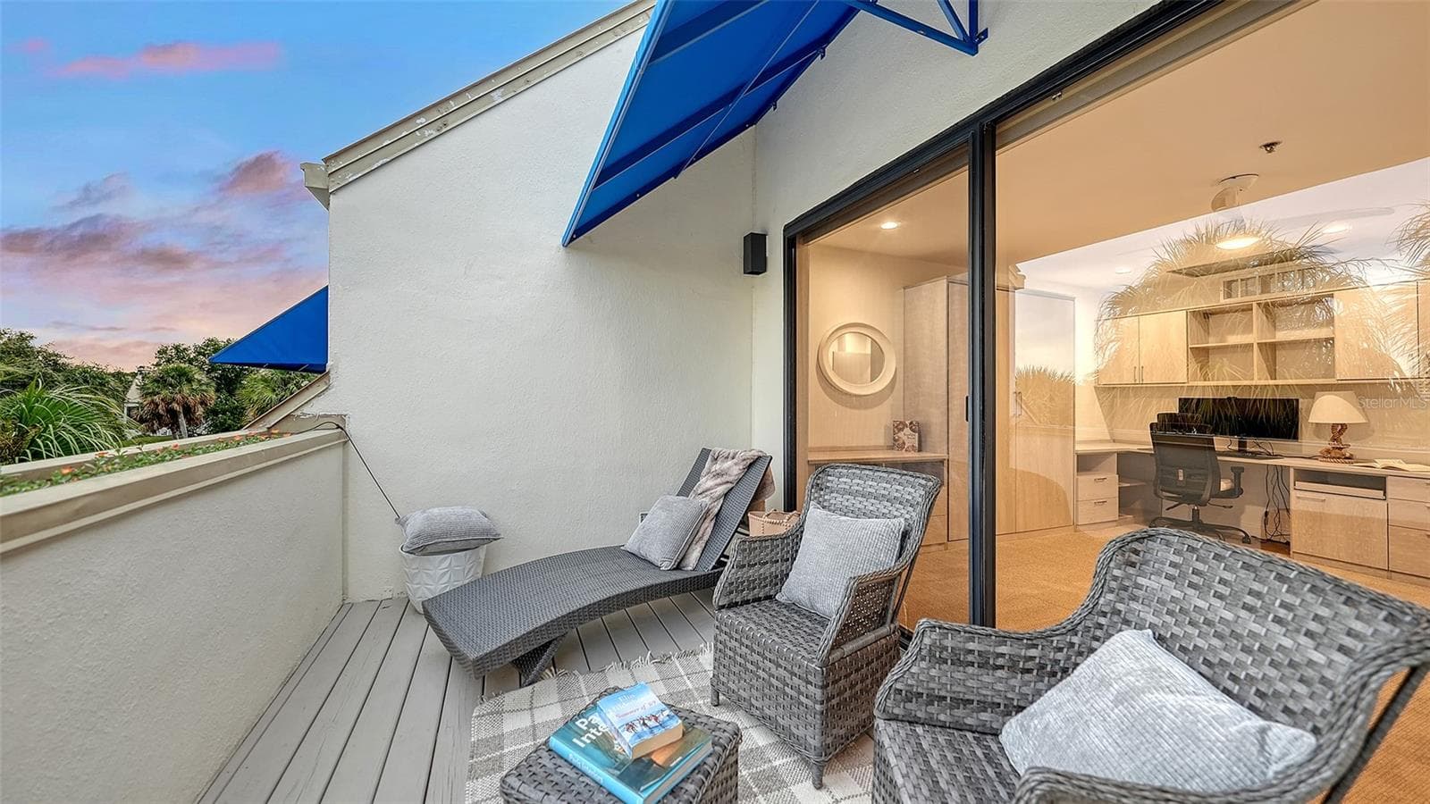 READ YOUR FAVORITE BOOK ALL DAY ! - 1916 HARBOURSIDE DR #804, LONGBOAT KEY