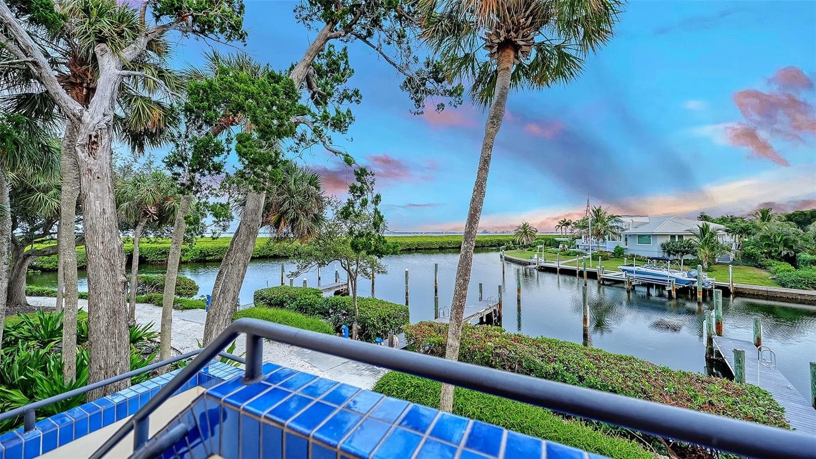 EVEN YOUR FRONT PORCH HAS SERENE VIEWS ! - 1916 HARBOURSIDE DR #804, LONGBOAT KEY