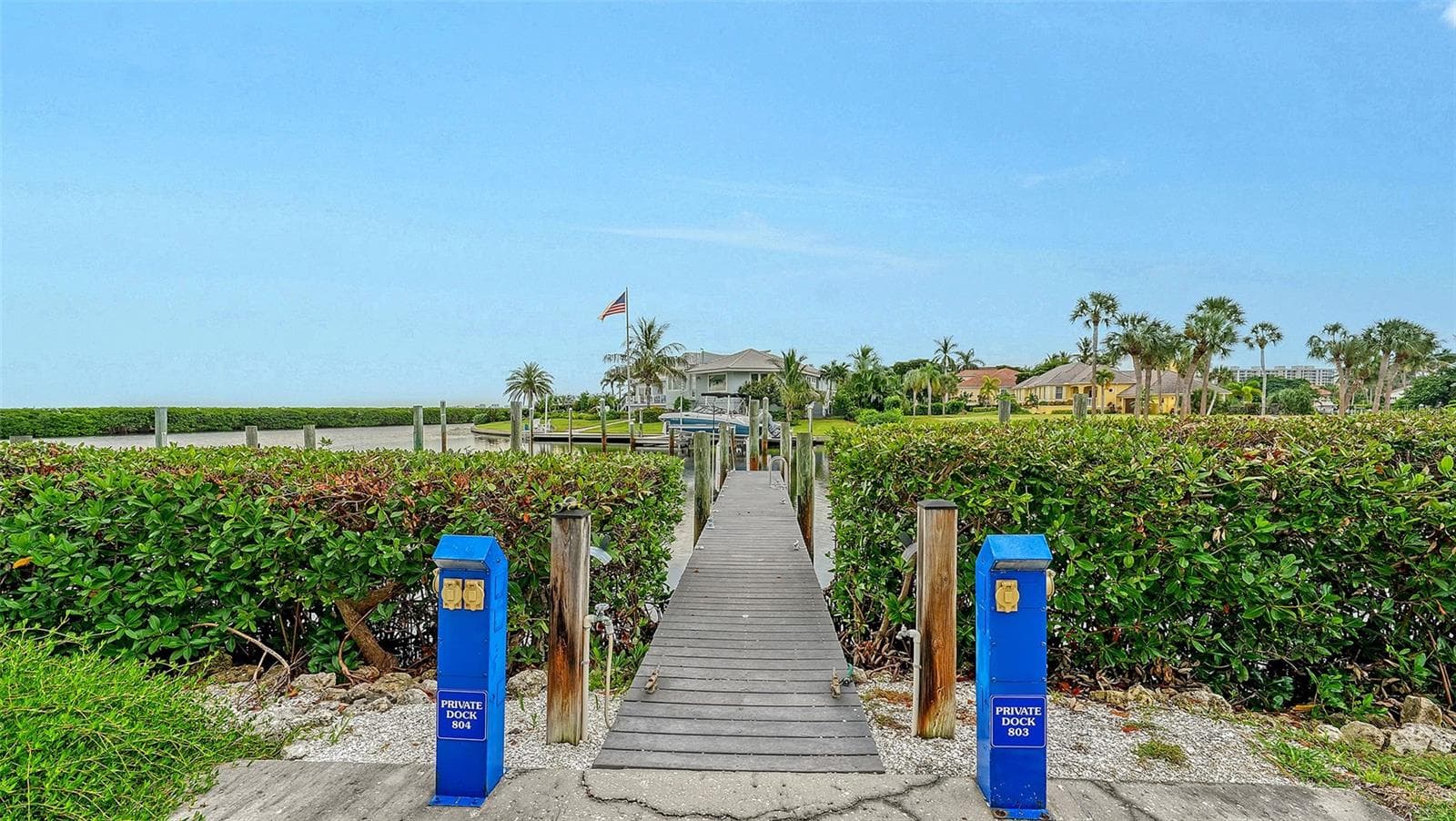 YOUR PRIVATE DOCK W/ 240V & 110 V WITH WATER ... CRUSIE AWAY ALL DAY ! - 1916 HARBOURSIDE DR #804, LONGBOAT KEY