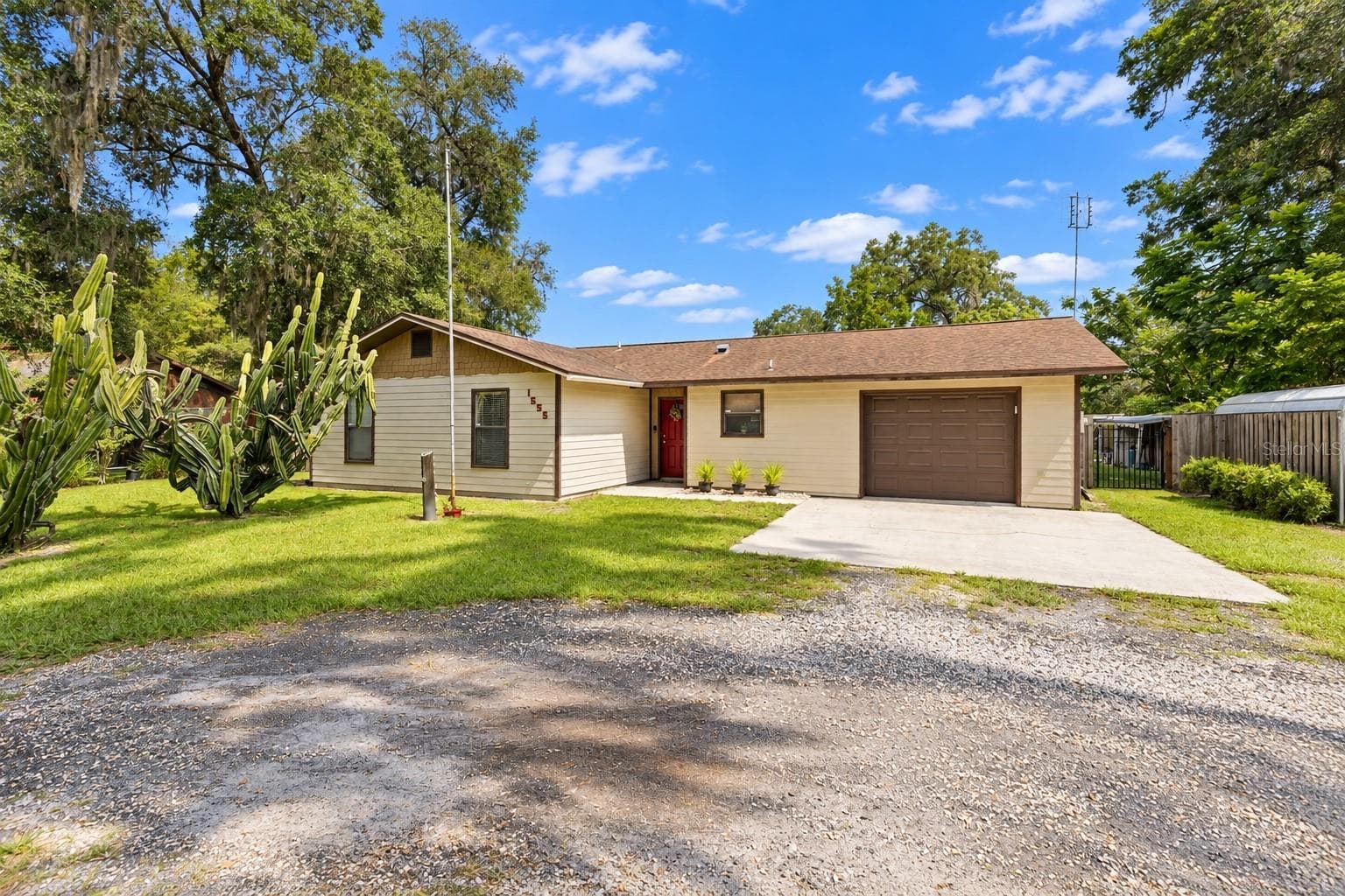 Single Family Residence at 1555 ROWE LN, DELAND, photo 2 of 33