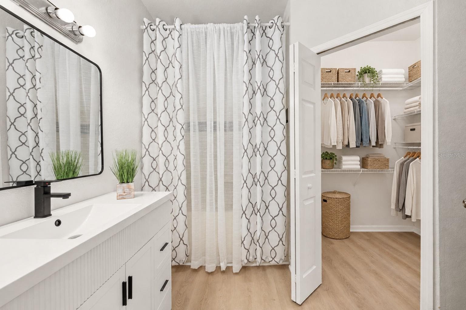 Bathroom 1 - 6025 WESTGATE DR #2518, ORLANDO