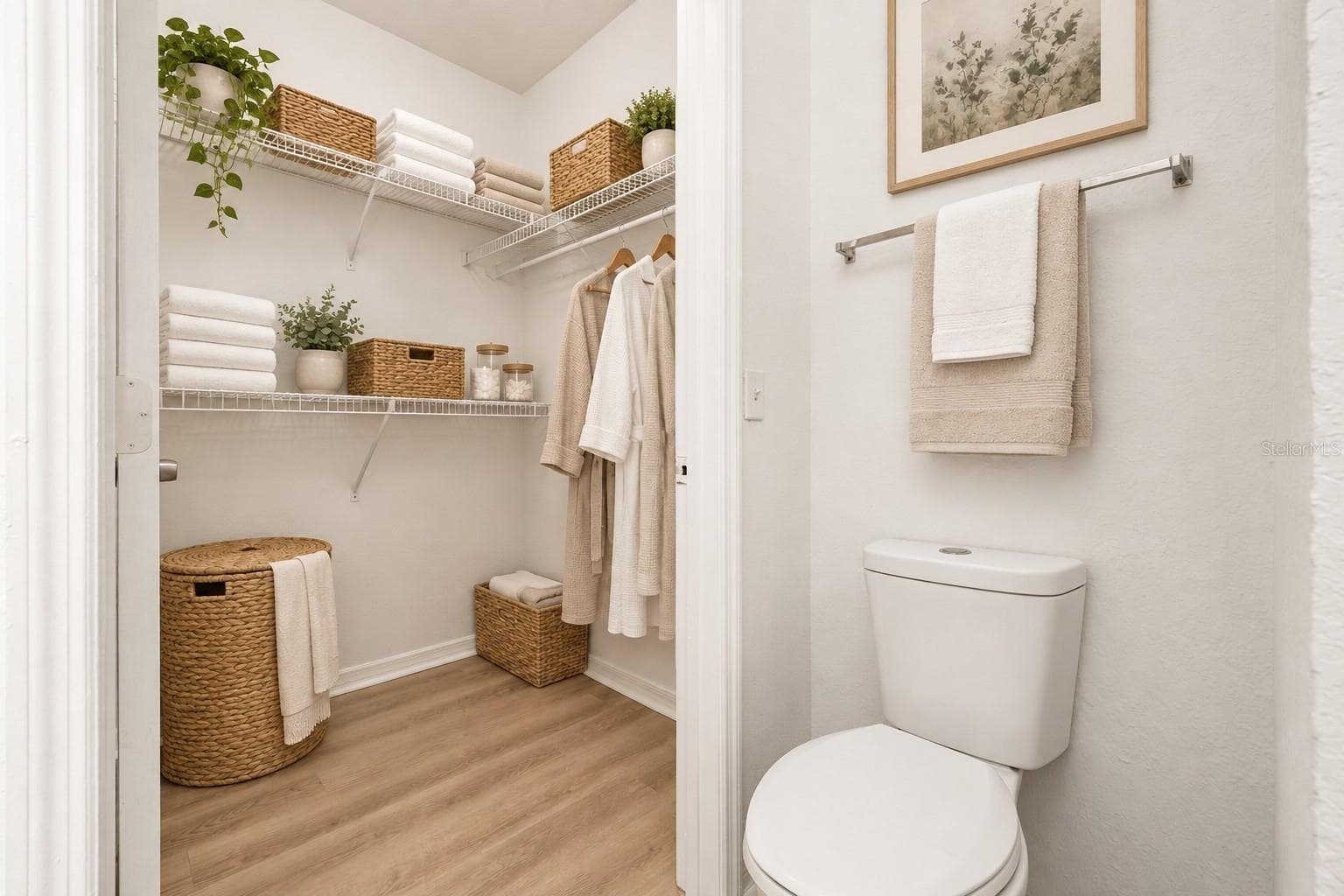 Bathroom 2/closet - 6025 WESTGATE DR #2518, ORLANDO