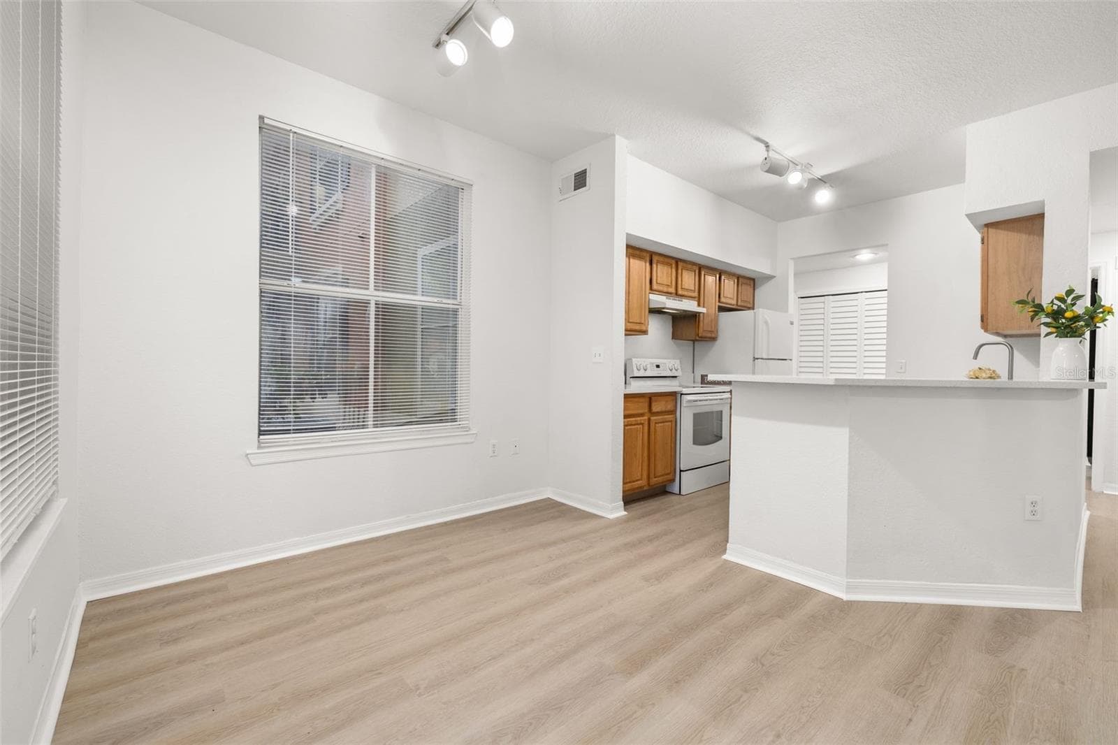 Condominium at 6025 WESTGATE DR #2518, ORLANDO, photo 21 of 32