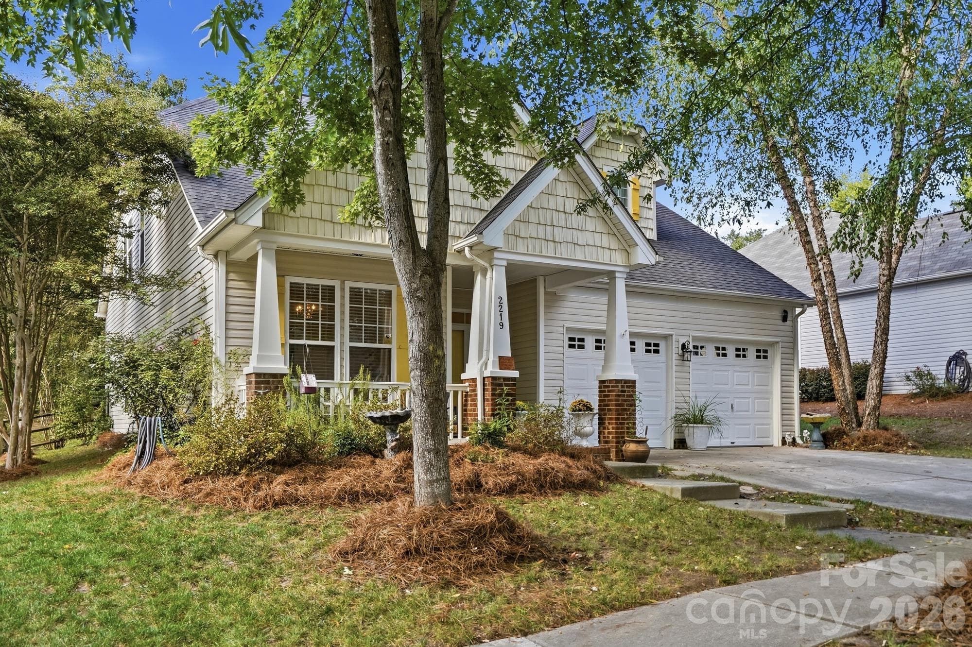 Single Family Residence at 2219 Winding River Drive, Charlotte, photo 4 of 45